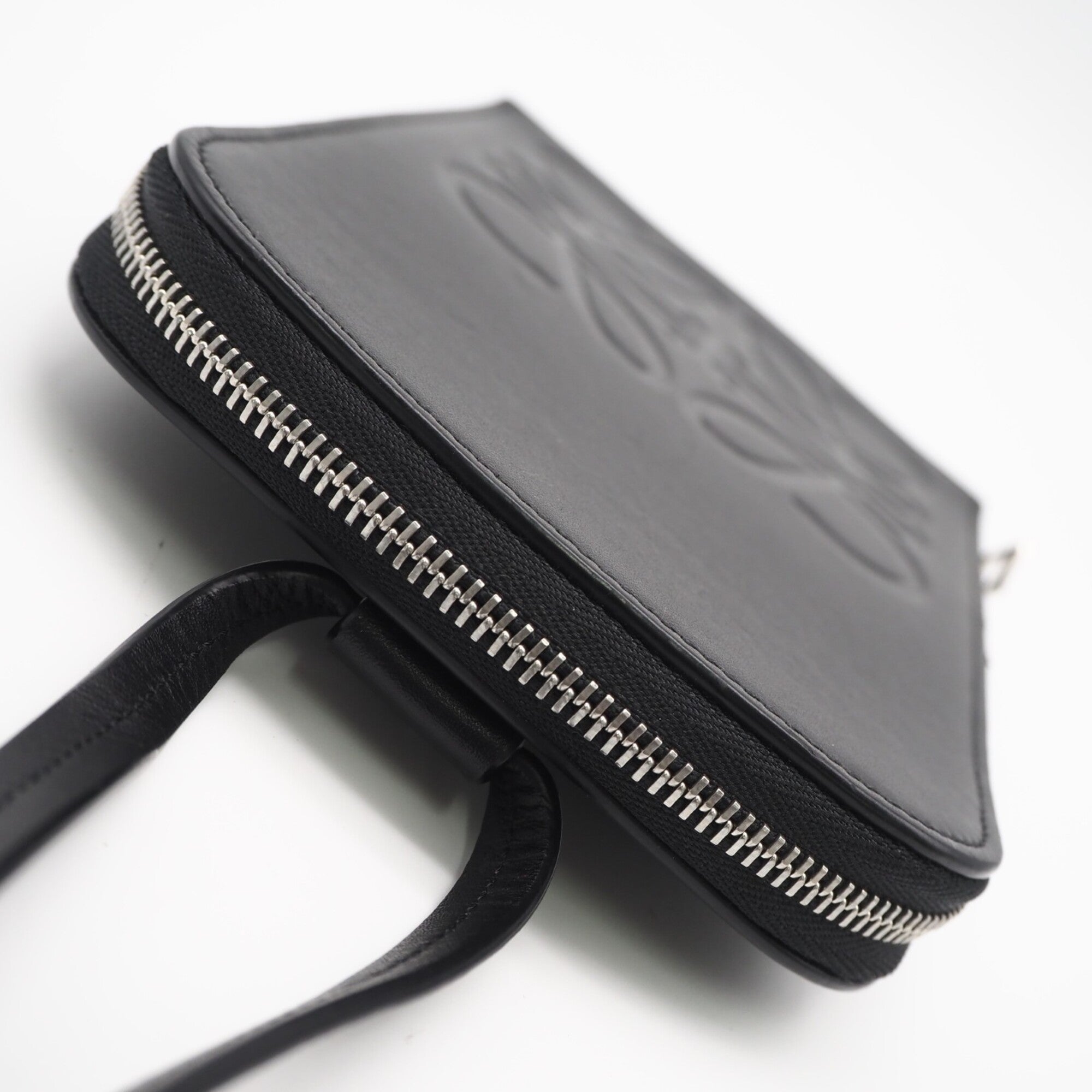 Loewe Black Leather Shoulder Bag (Pre-Owned)