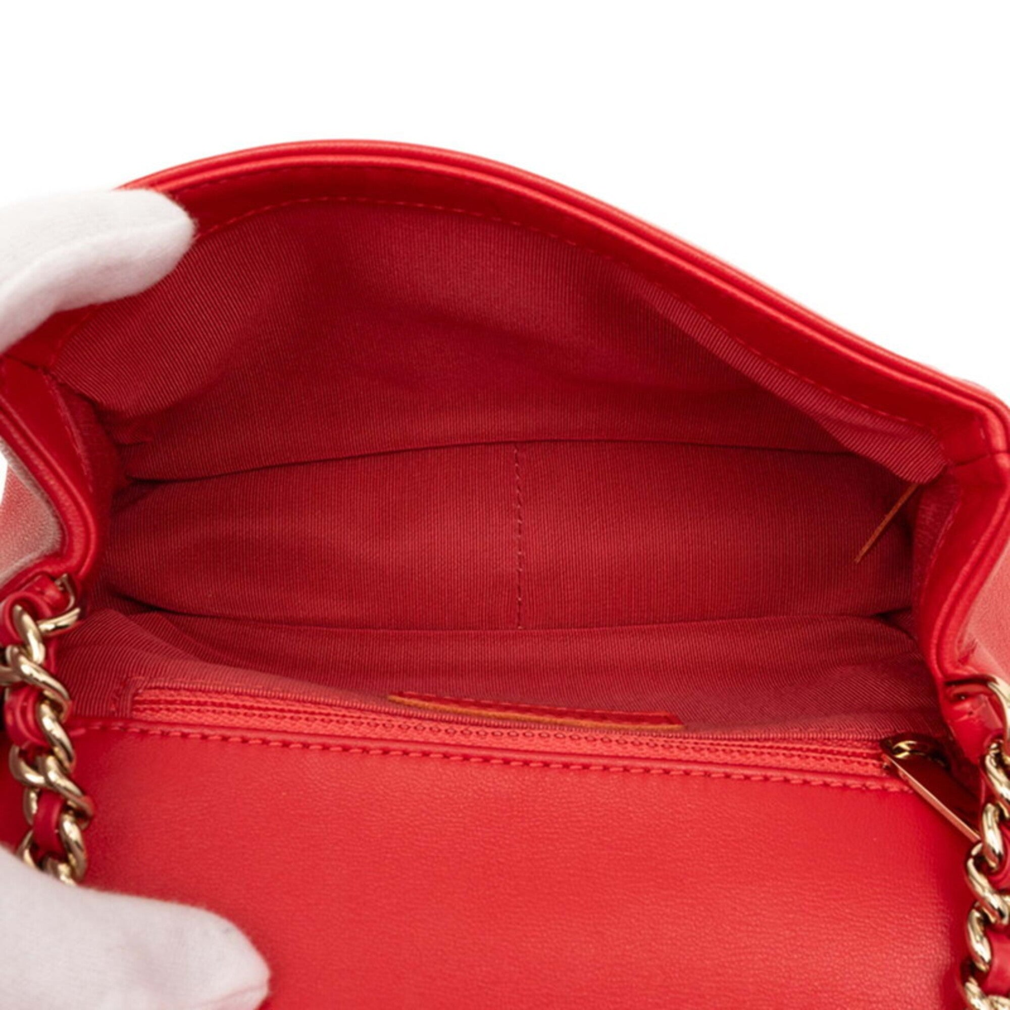 Chanel Red Color Leather Shoulder Bag (Pre-Owned)
