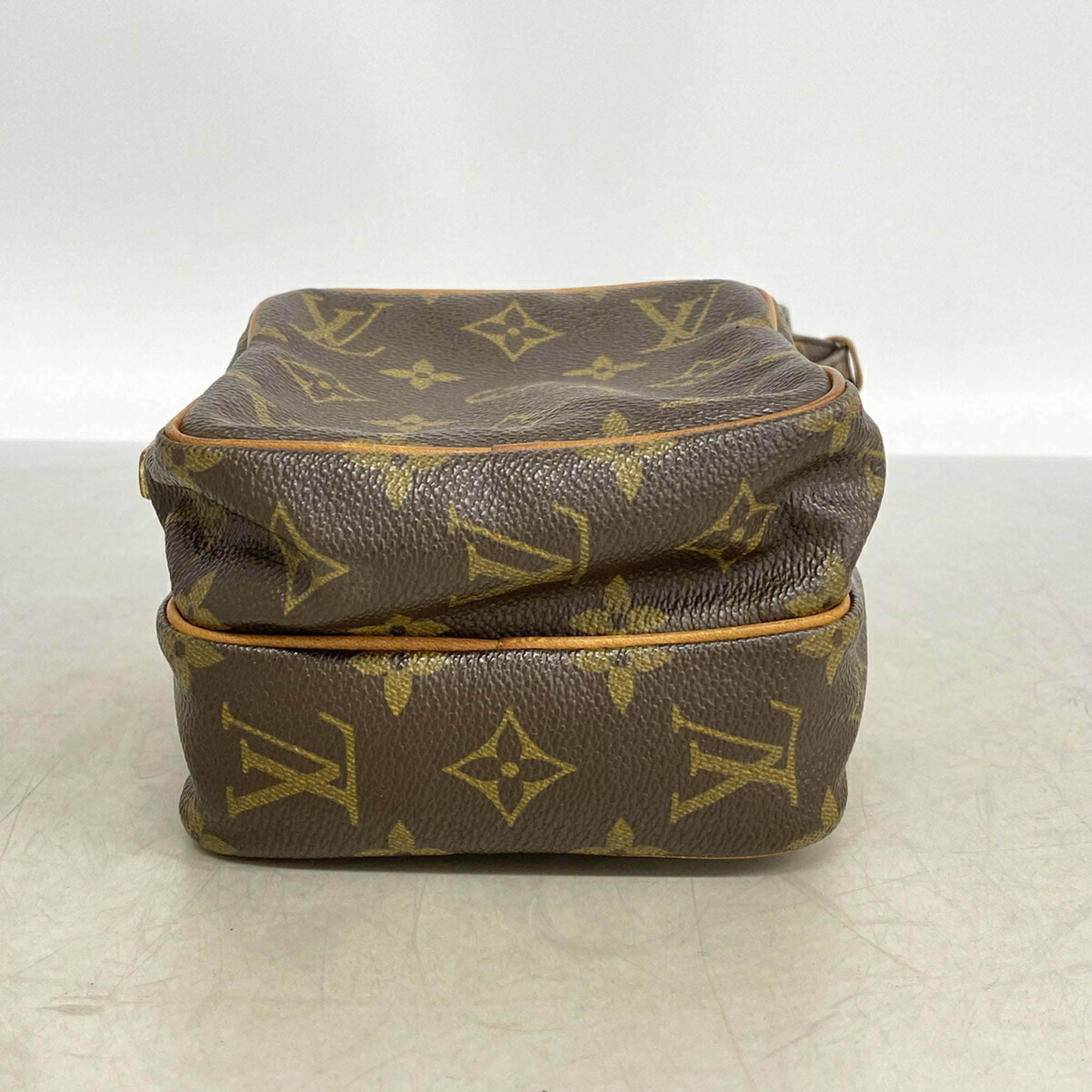 Louis Vuitton Brown Shoulder Bag (Pre-Owned)