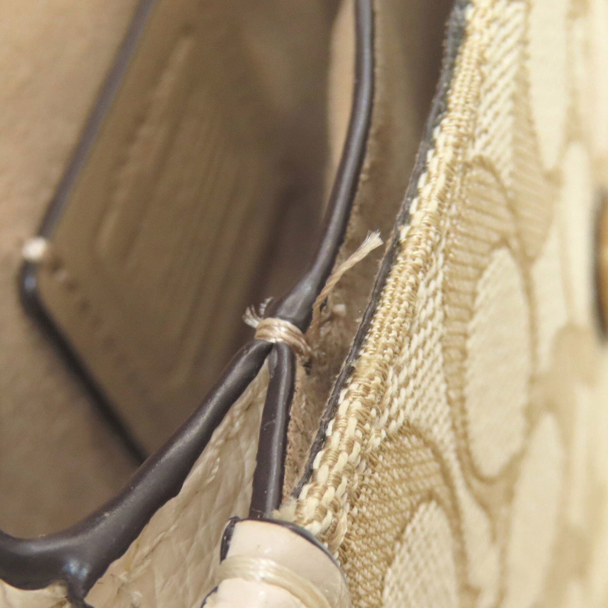 Coach Beige Canvas Shoulder Bag (Pre-Owned)