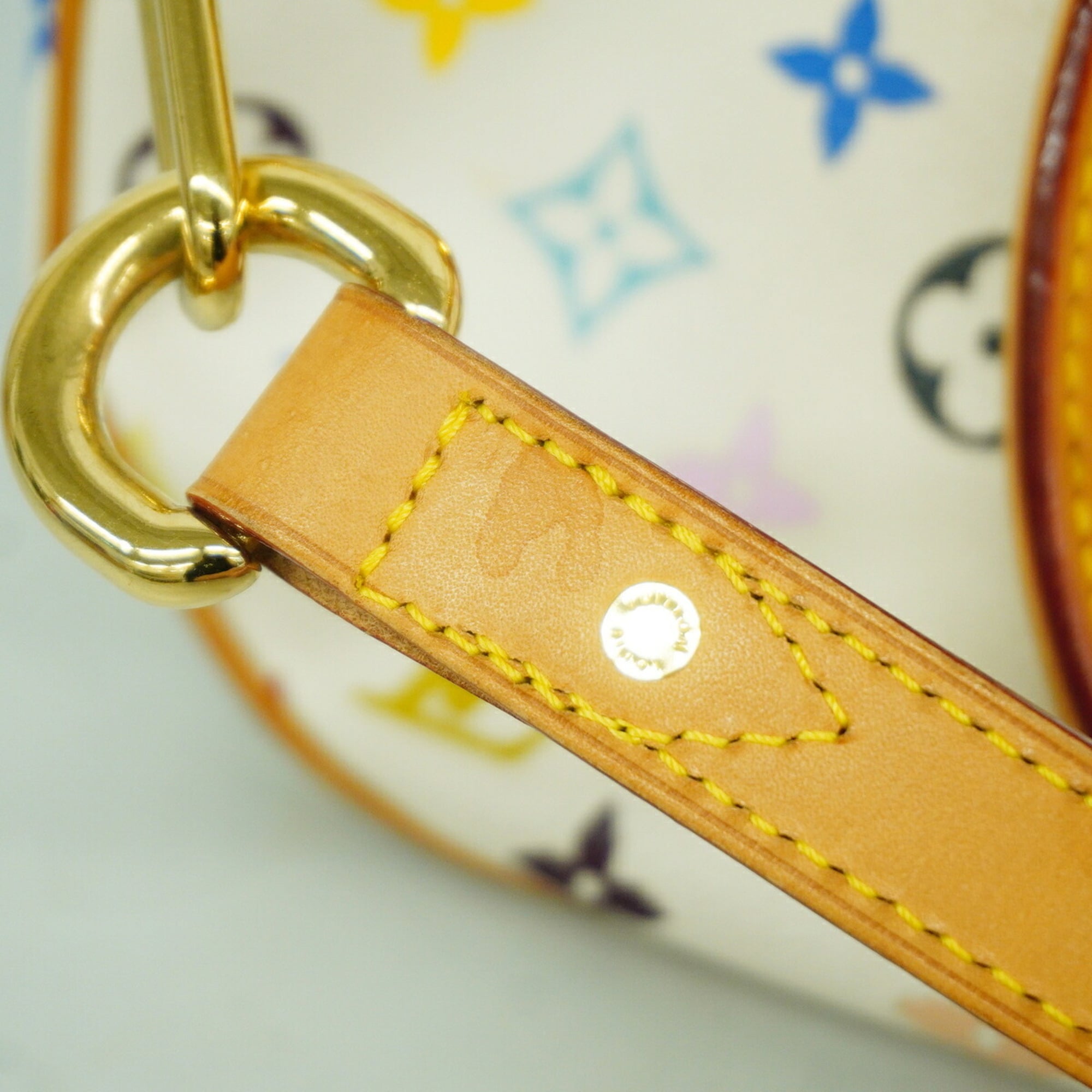 Louis Vuitton Blanc Handbag (Pre-Owned)