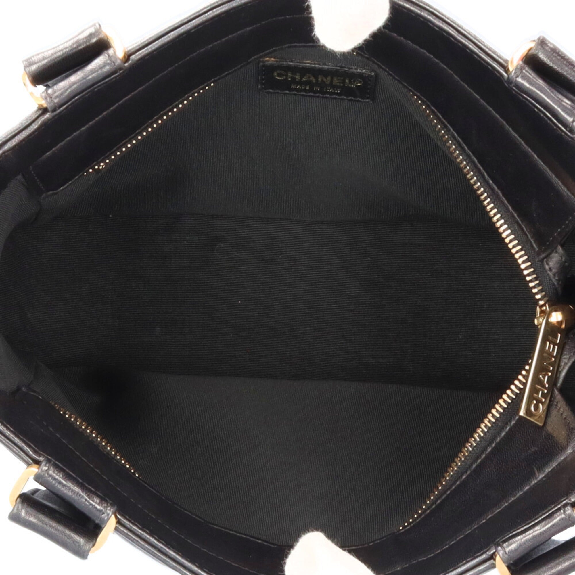 Chanel Black Leather Shoulder Bag (Pre-Owned)