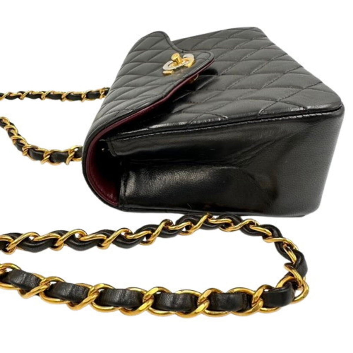 Chanel Matelasse Black Leather Shoulder Bag (Pre-Owned)