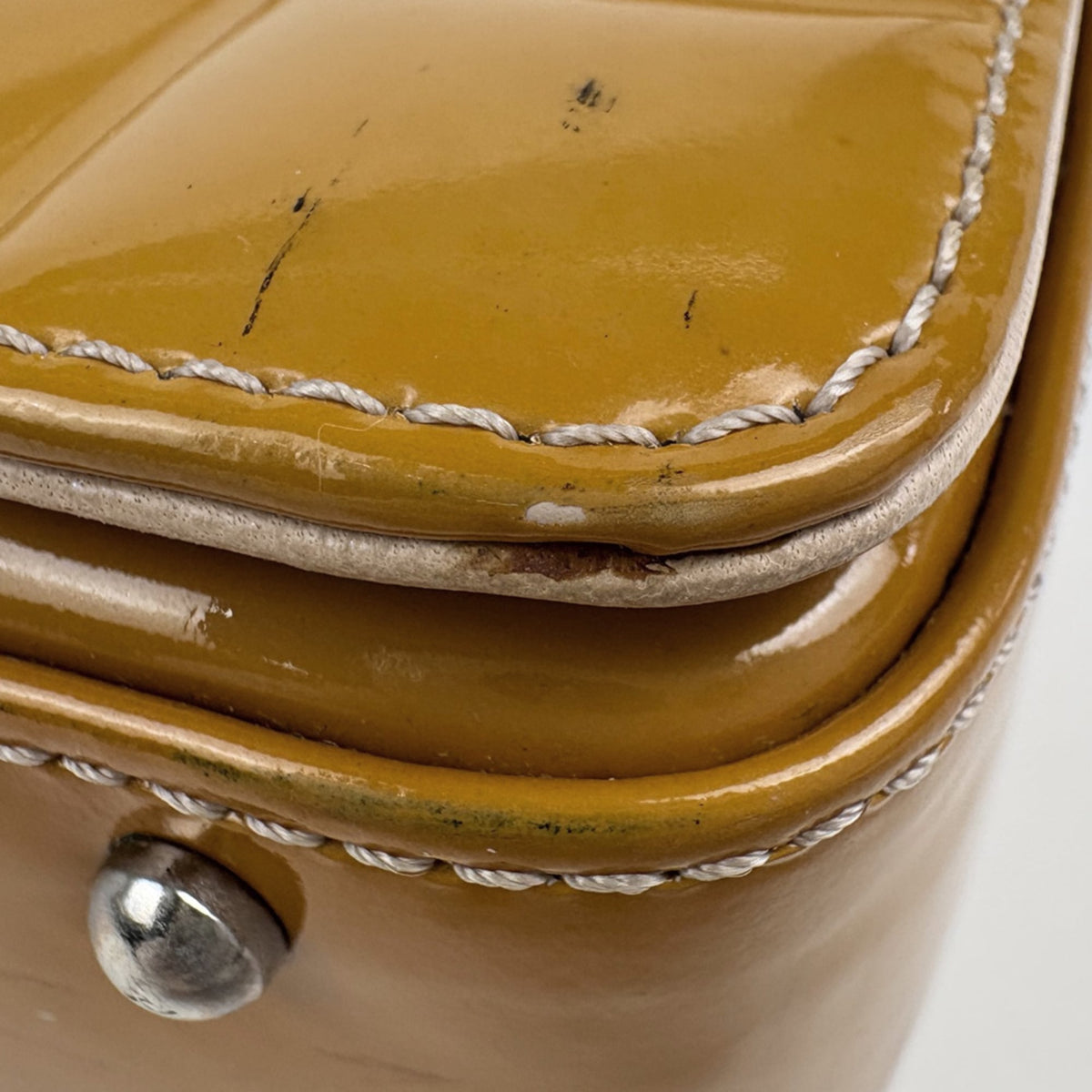 Chanel Brown Patent Leather Shoulder Bag (Pre-Owned)