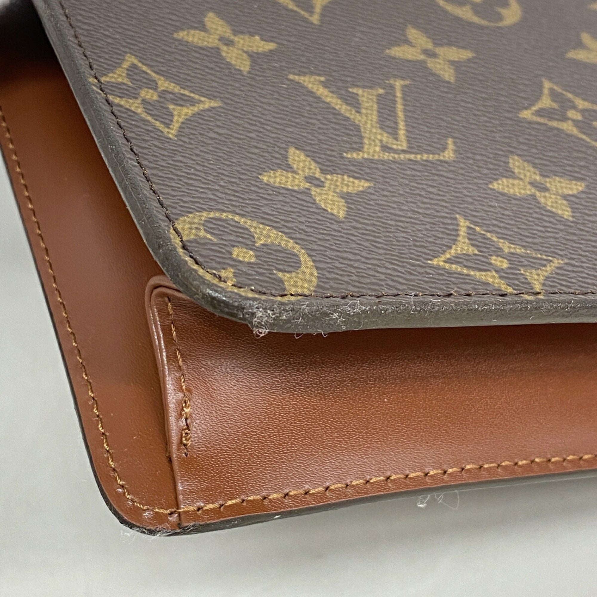 Louis Vuitton Brown Clutch Bag (Pre-Owned)
