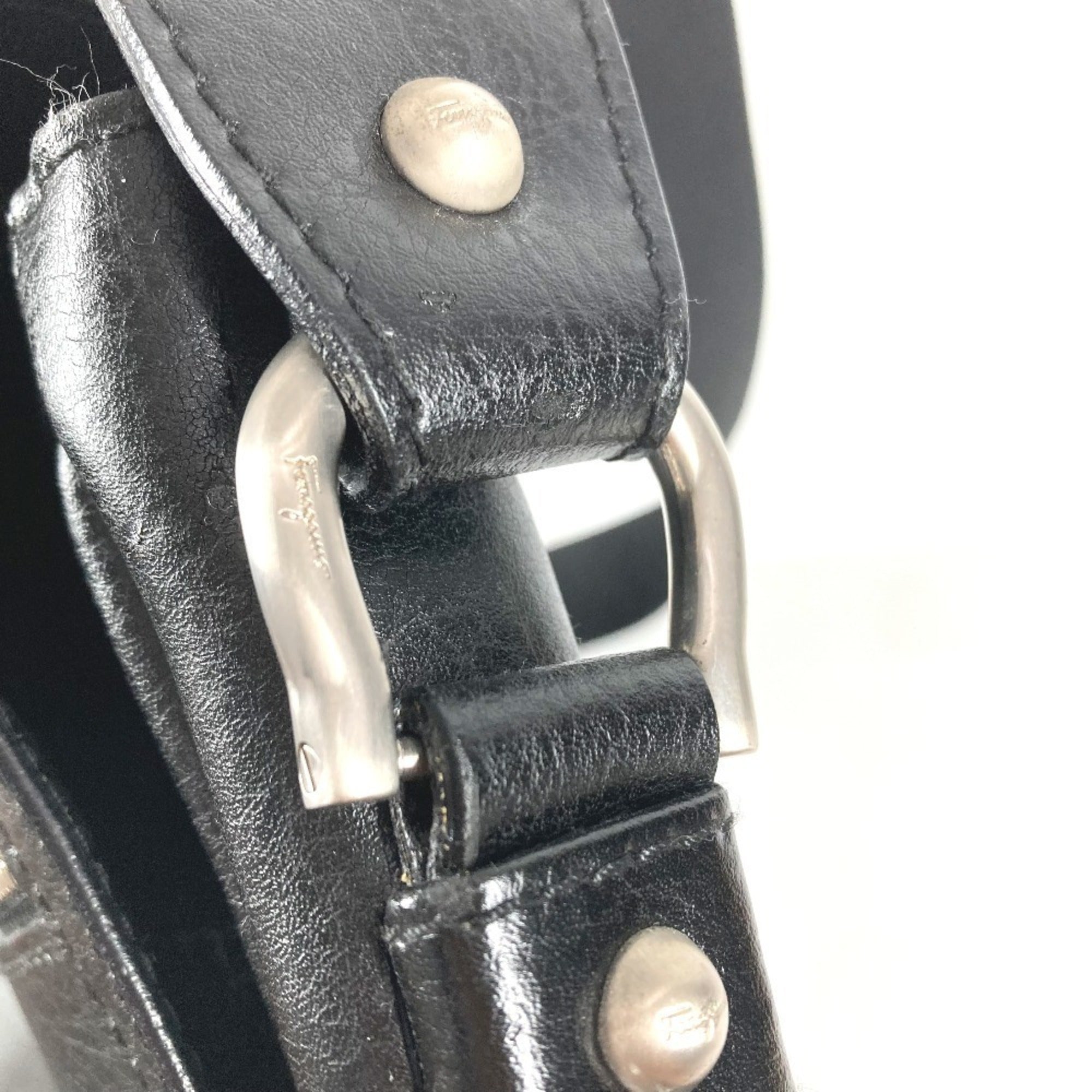 Salvatore Ferragamo Black Leather Messenger Bag Shoulder Bag (Pre-Owned)