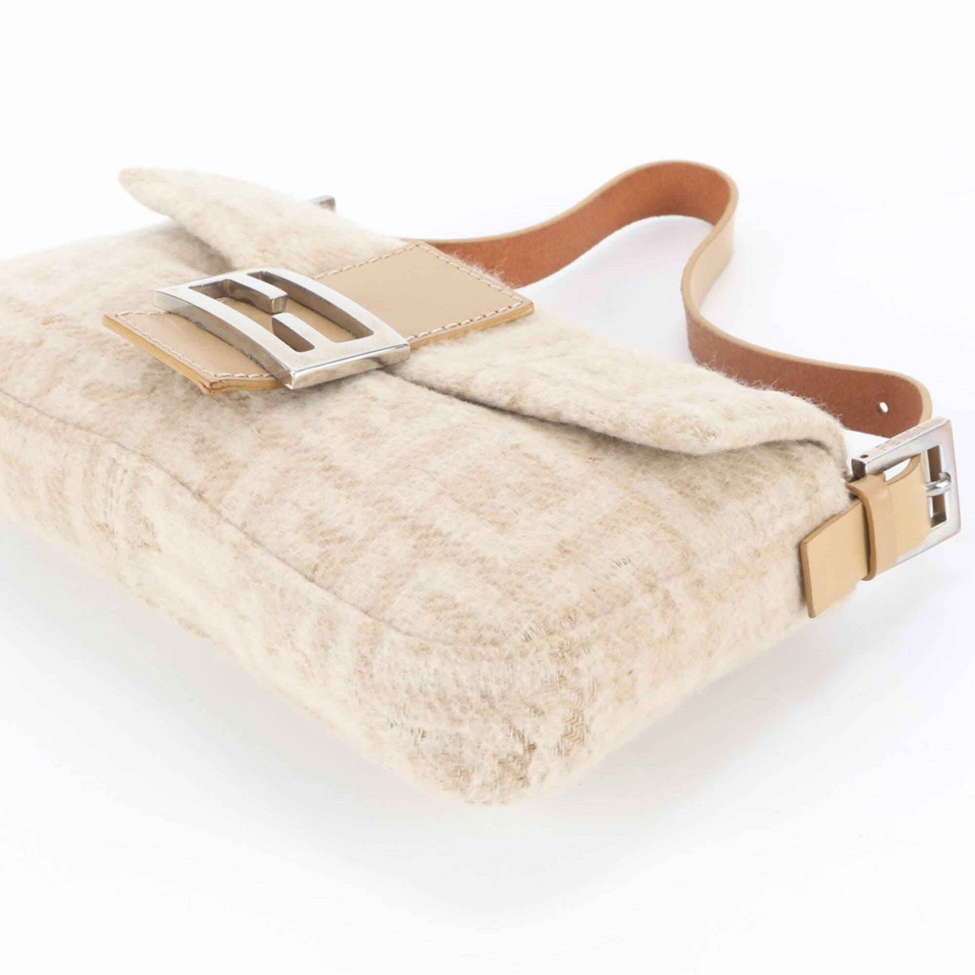 Fendi Beige Ivory Leather Shoulder Bag (Pre-Owned)