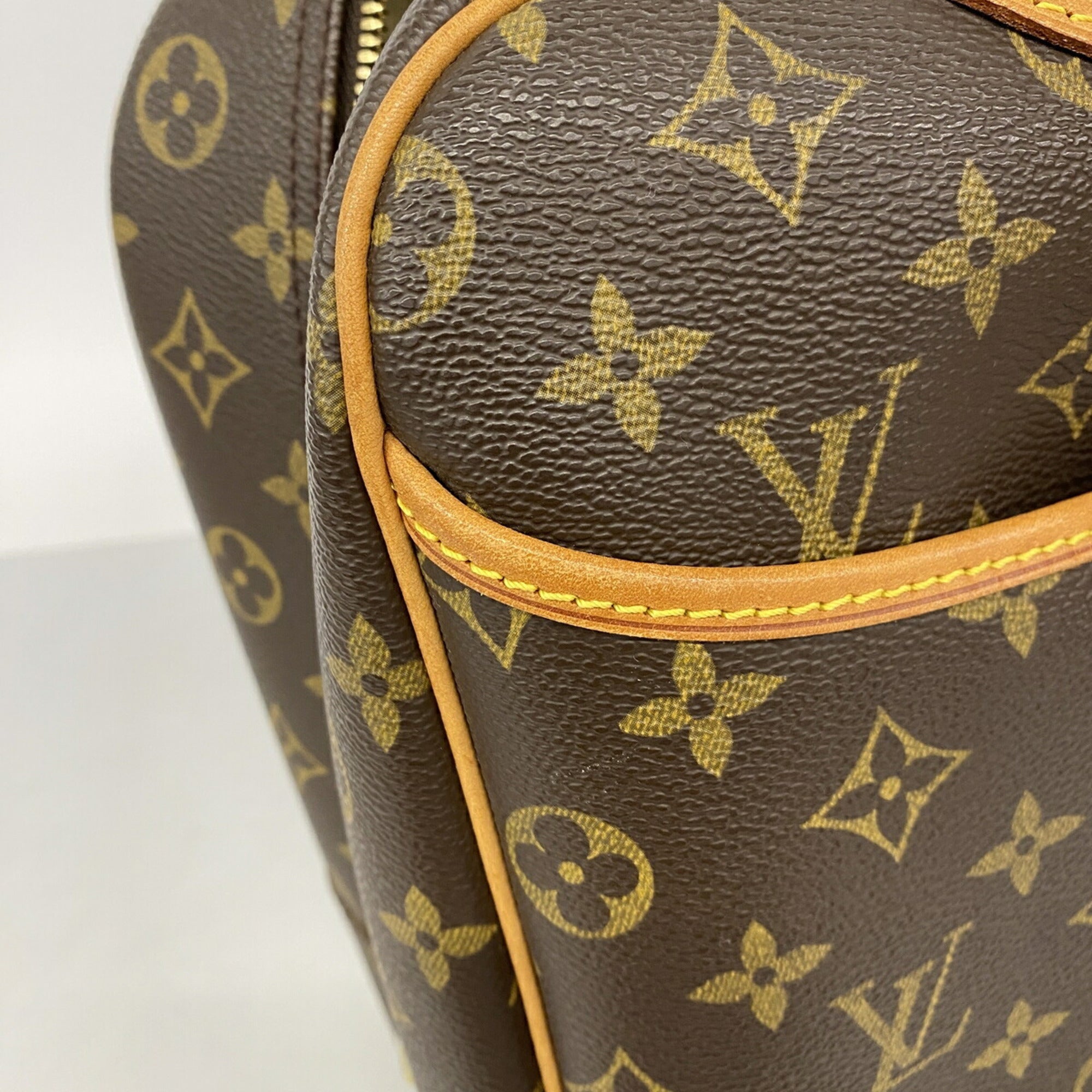 Louis Vuitton Brown Handbag (Pre-Owned)