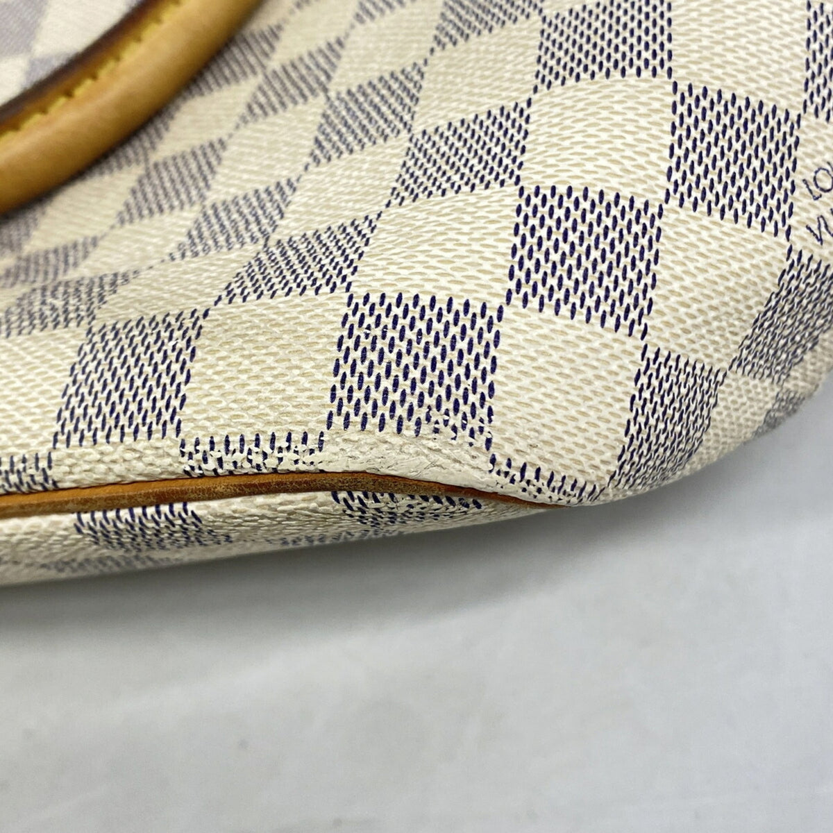 Louis Vuitton White Tote Bag (Pre-Owned)
