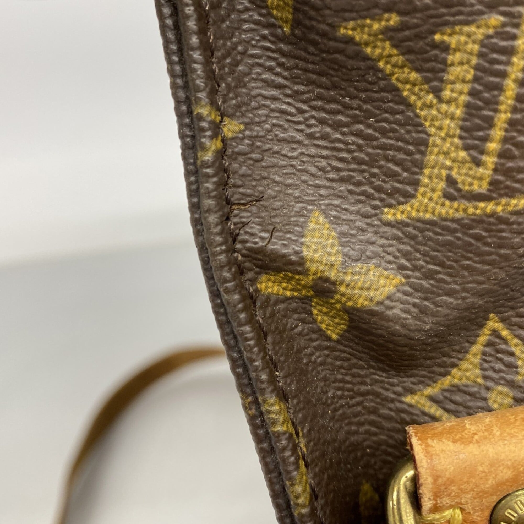 Louis Vuitton Brown Shoulder Bag (Pre-Owned)