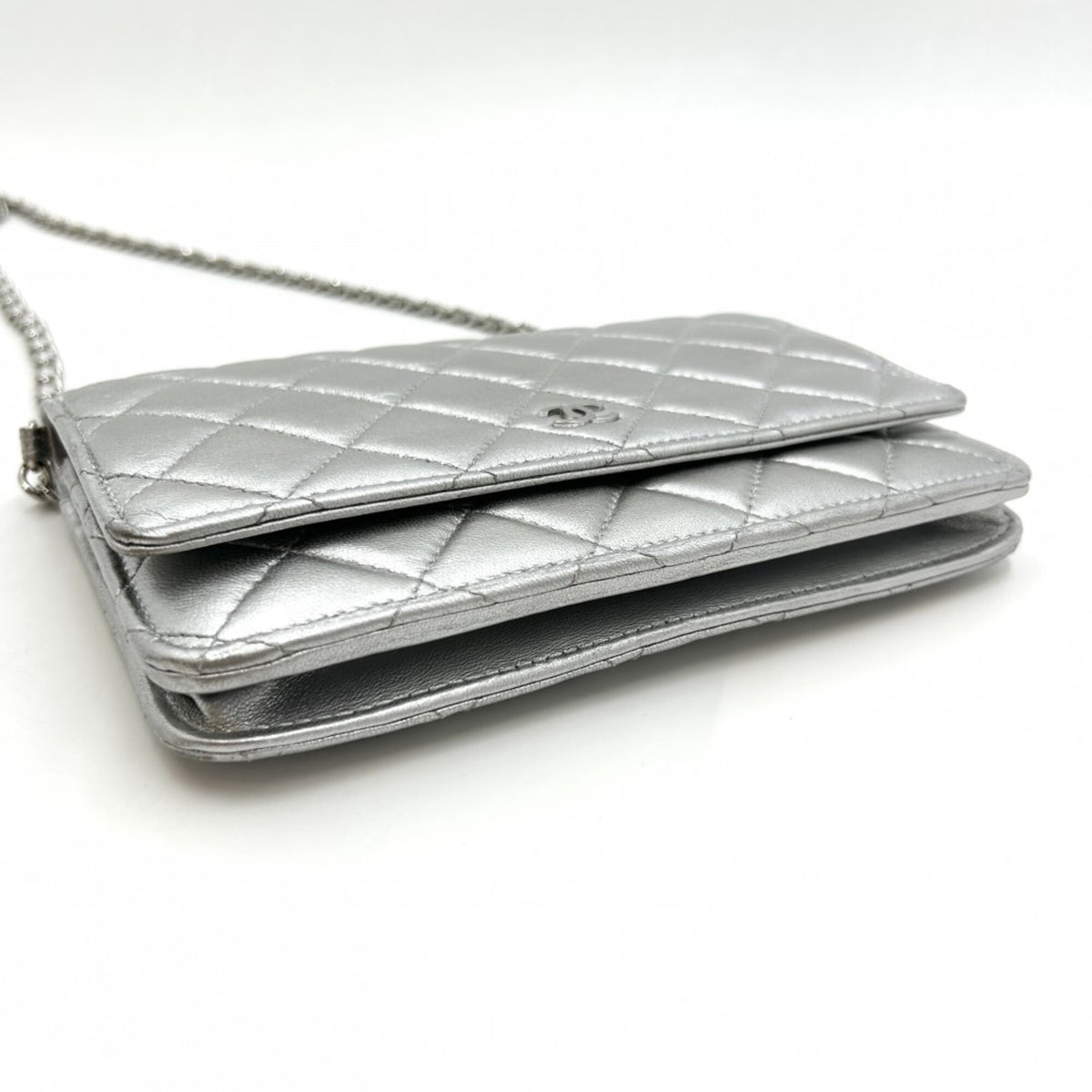 Chanel Matelasse Silver Leather Shoulder Bag (Pre-Owned)