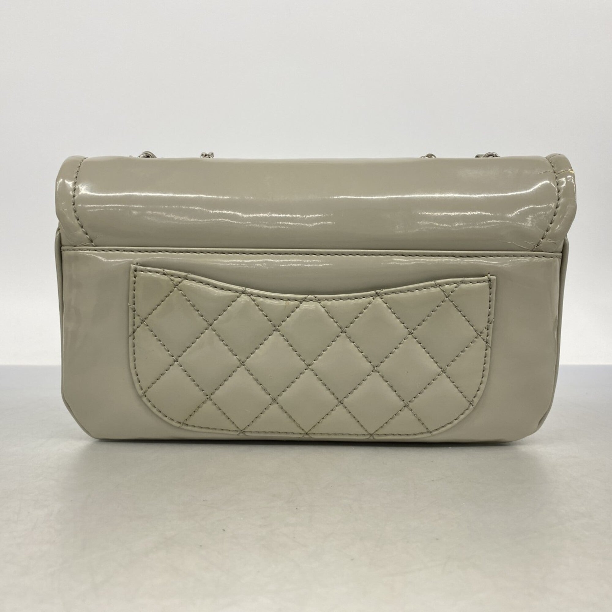 Chanel Gray Patent Leather Shoulder Bag (Pre-Owned)