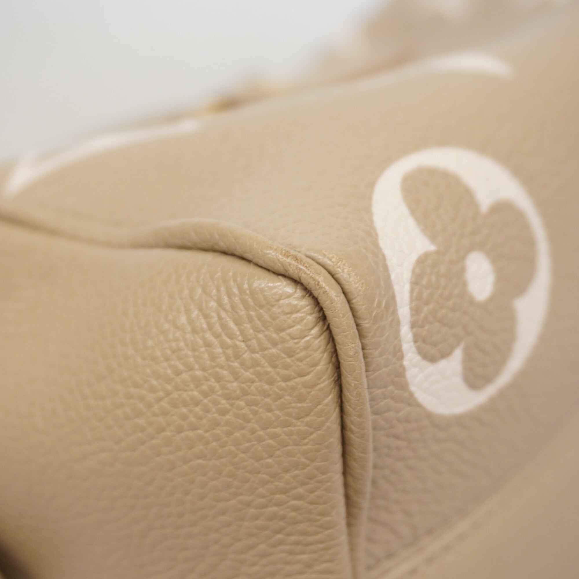 Louis Vuitton Cream Tourterelle Handbag (Pre-Owned)