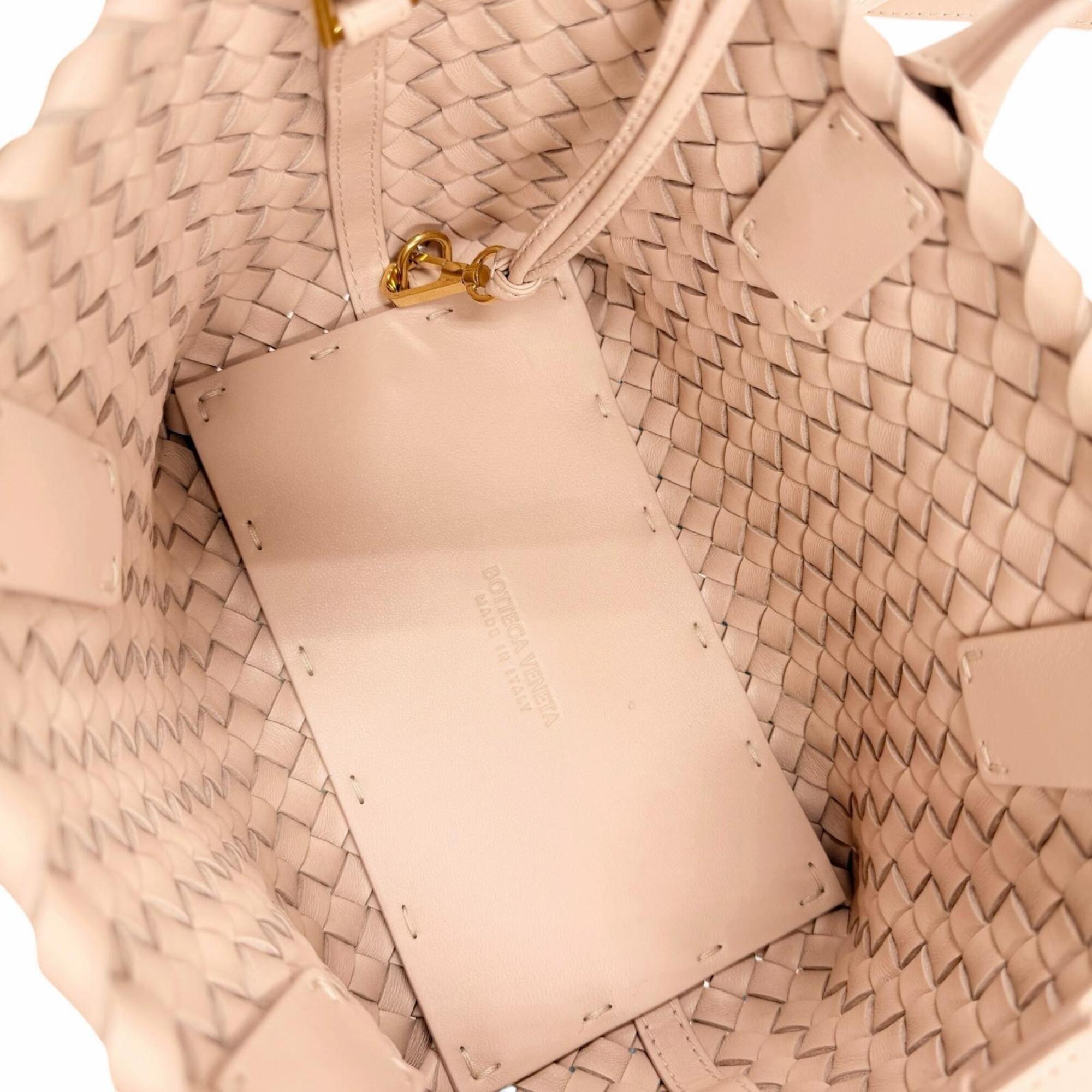Bottega Veneta Pink Leather Pouch Shoulder Bag (Pre-Owned)
