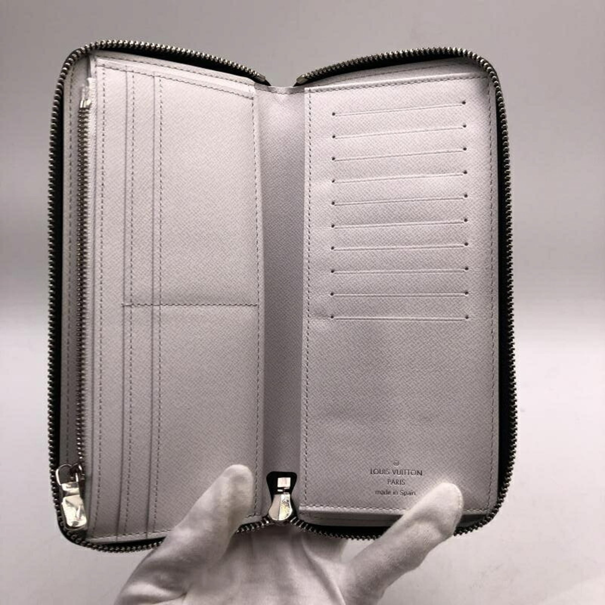 Louis Vuitton White Monogram Eclipse Long Wallet (Bi-Fold) (Pre-Owned)