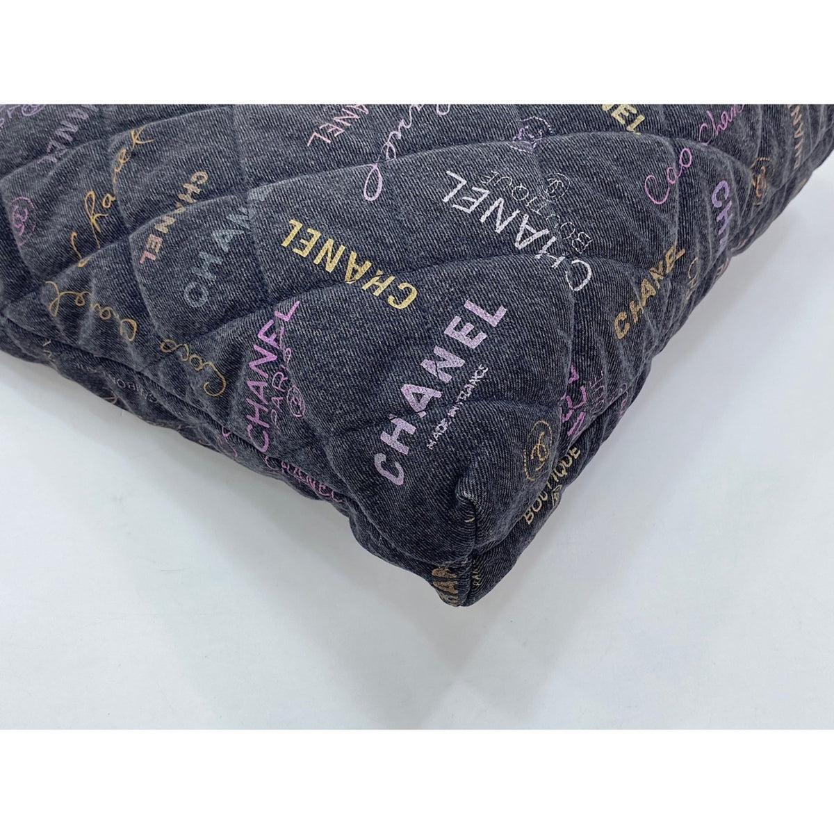 Chanel Multi-Color Handbag (Pre-Owned)