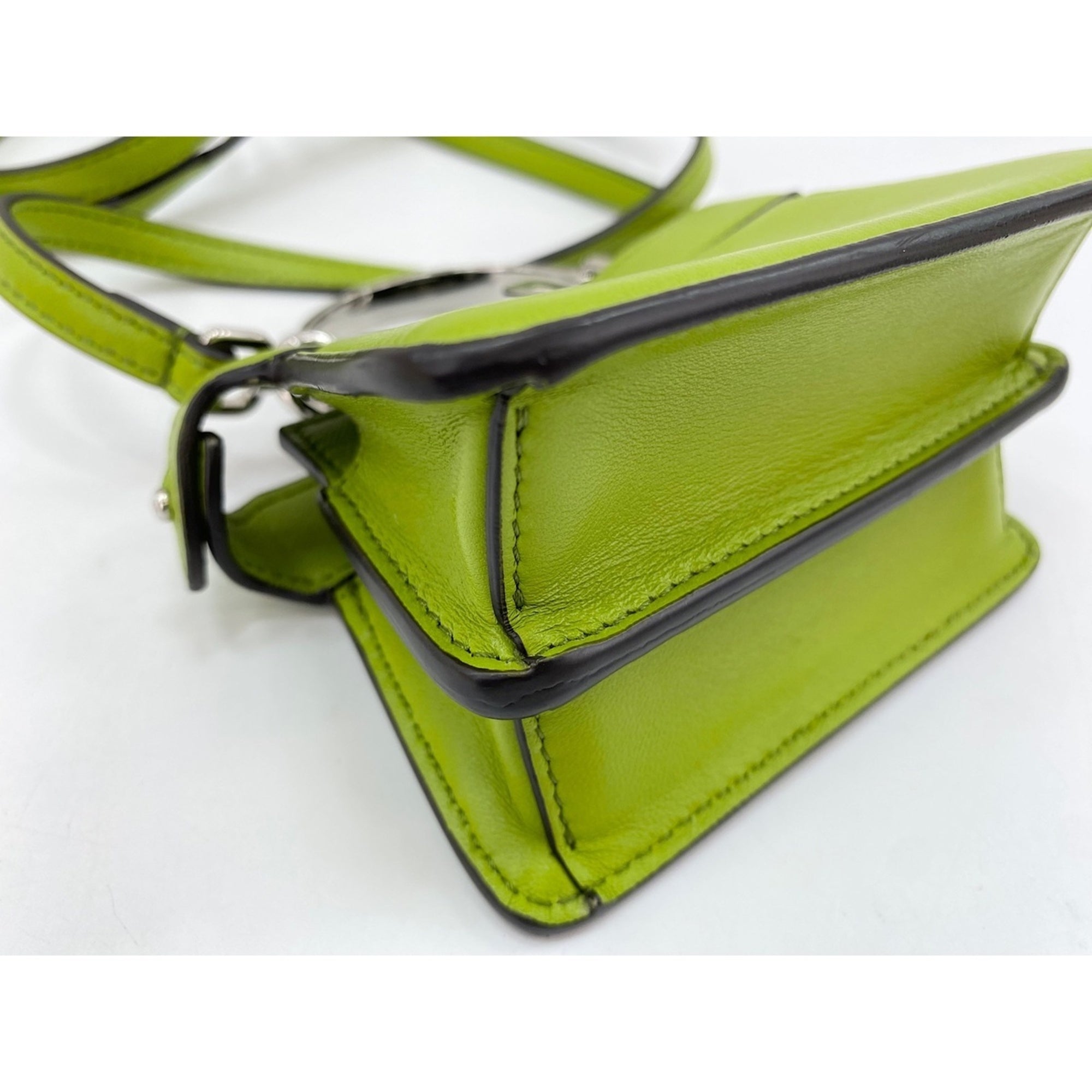 Fendi Green Shoulder Bag (Pre-Owned)