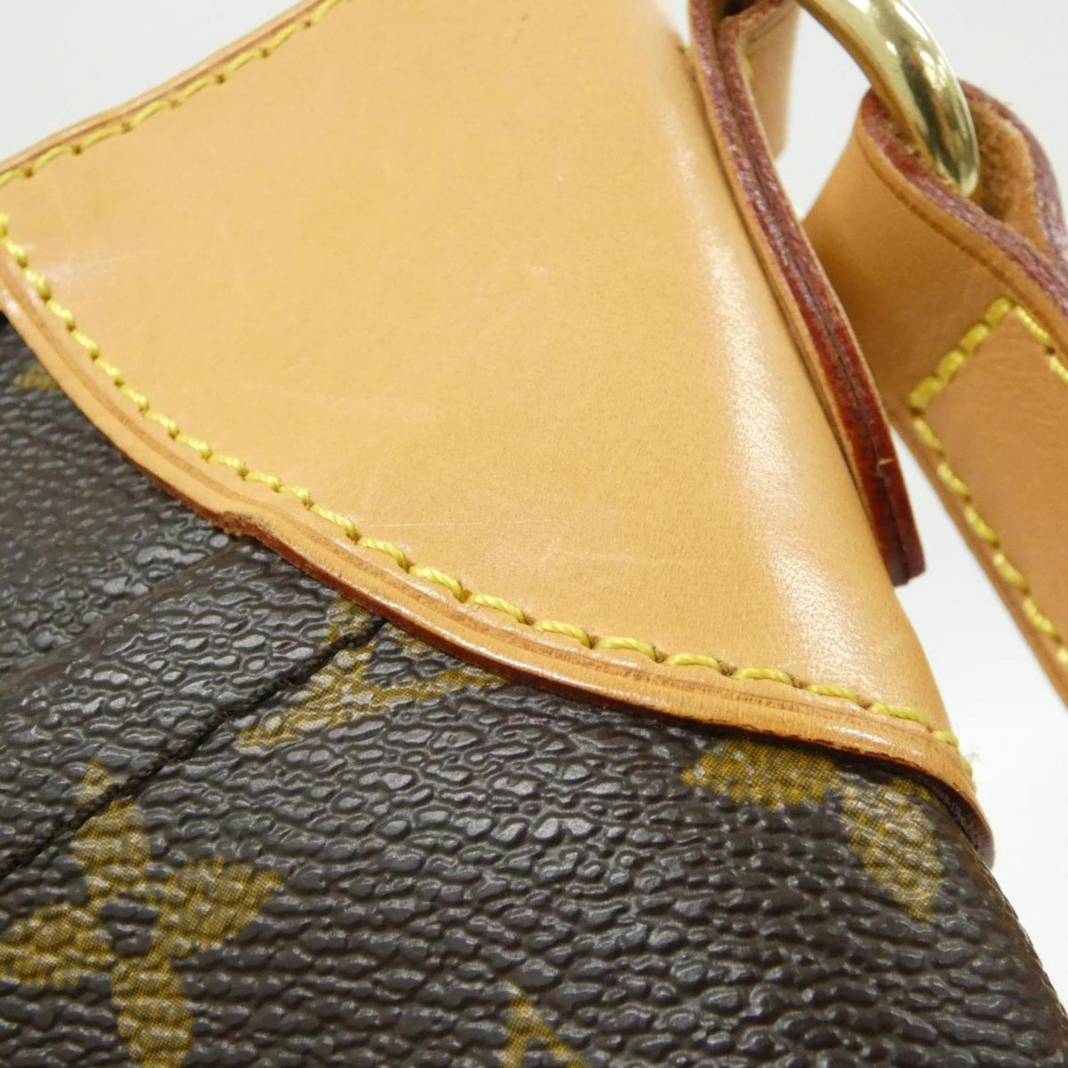 Louis Vuitton Marron Coated Canvas Shoulder Bag (Pre-Owned)