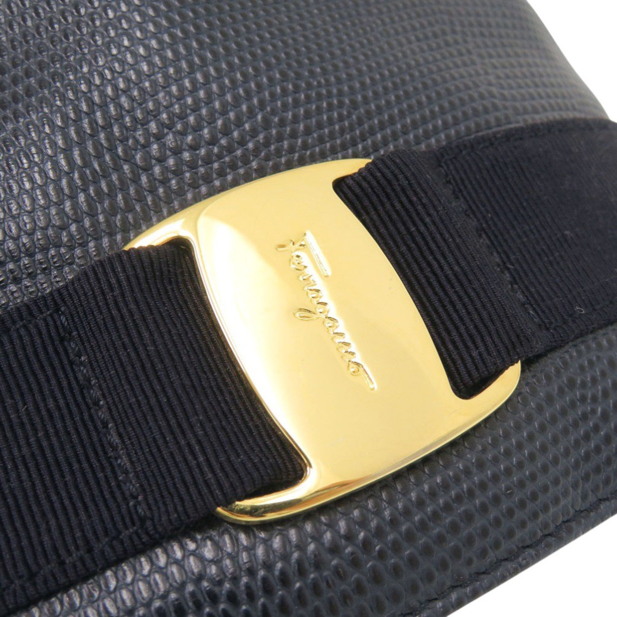 Salvatore Ferragamo Navy Leather Shoulder Bag (Pre-Owned)