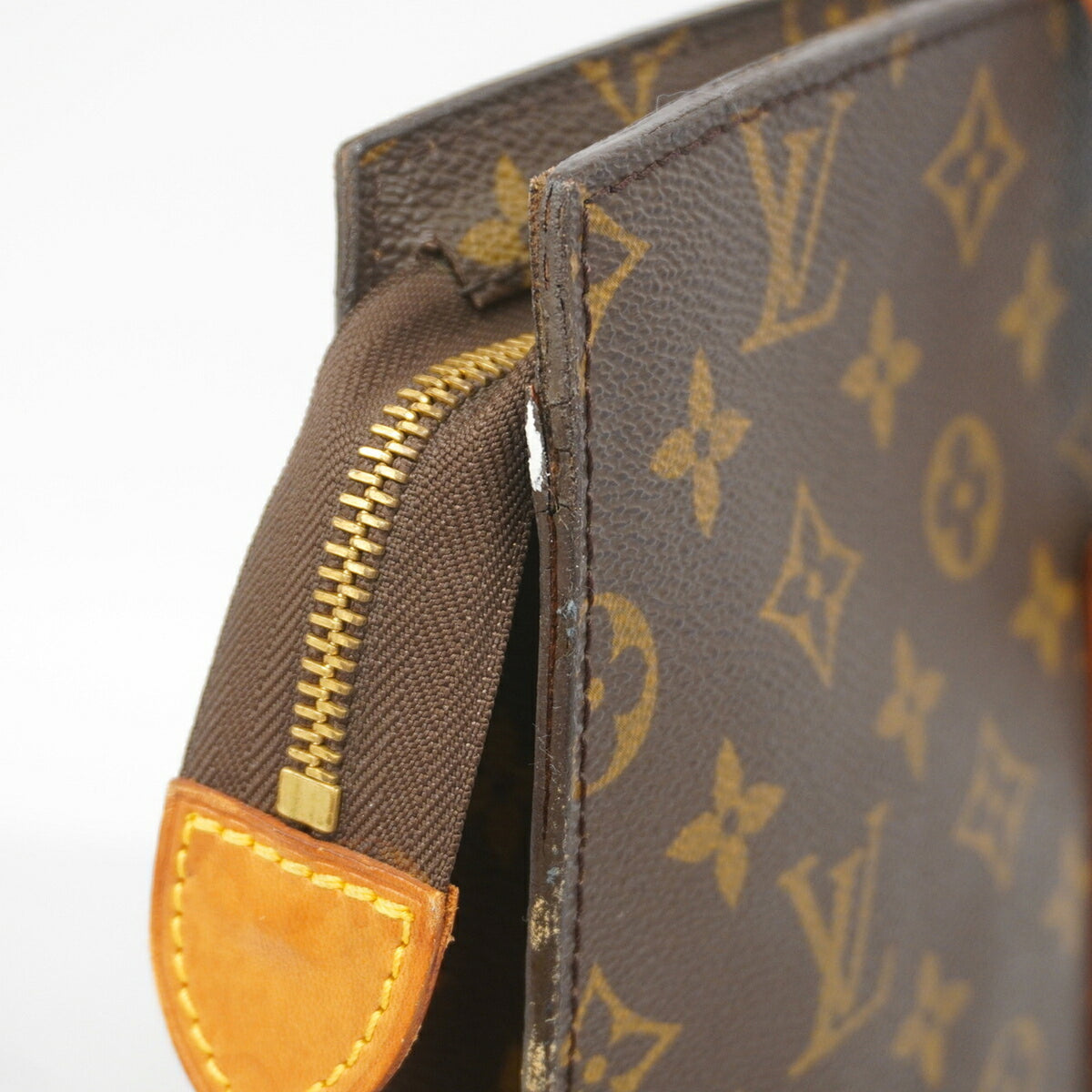 Louis Vuitton Brown Shoulder Bag (Pre-Owned)