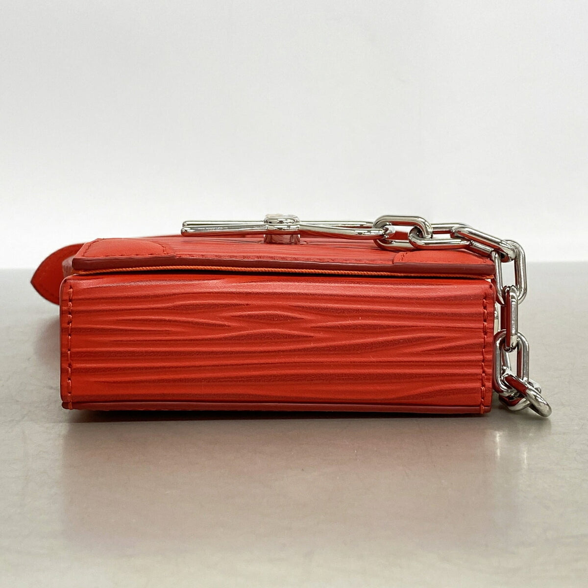 Louis Vuitton Red Color Shoulder Bag (Pre-Owned)