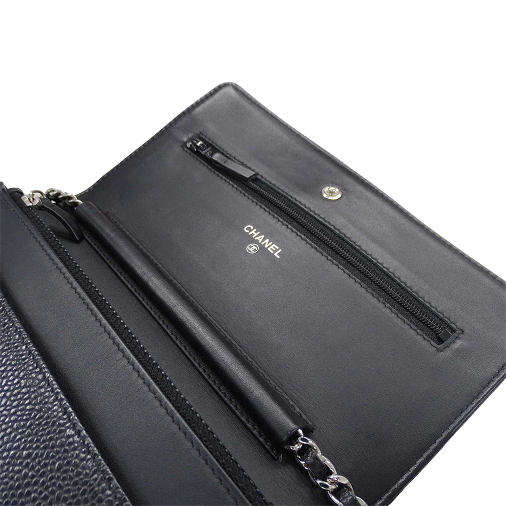 Chanel Black Grained Calfskin Handbag (Pre-Owned)