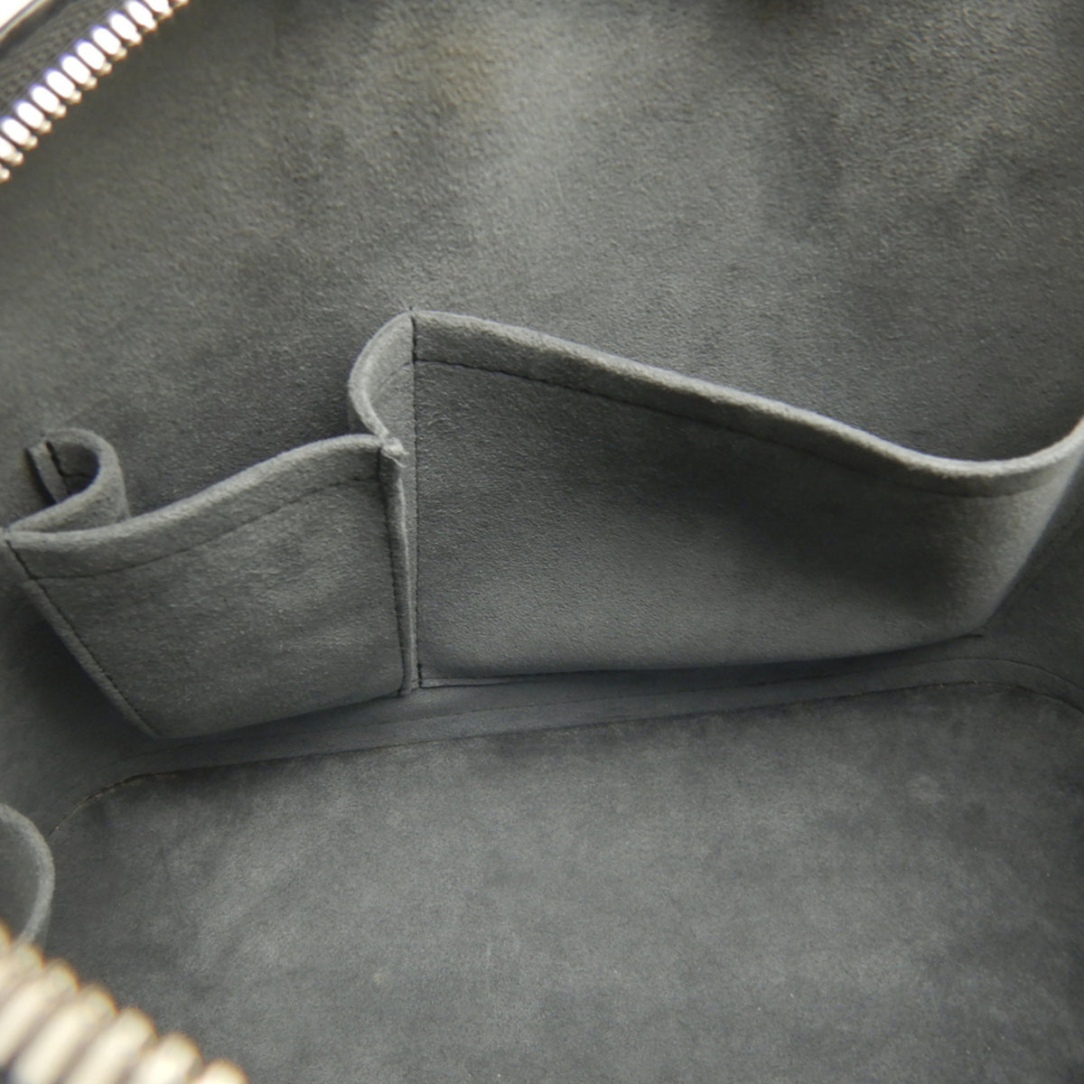 Louis Vuitton Noir Epi Leather Handbag (Pre-Owned)