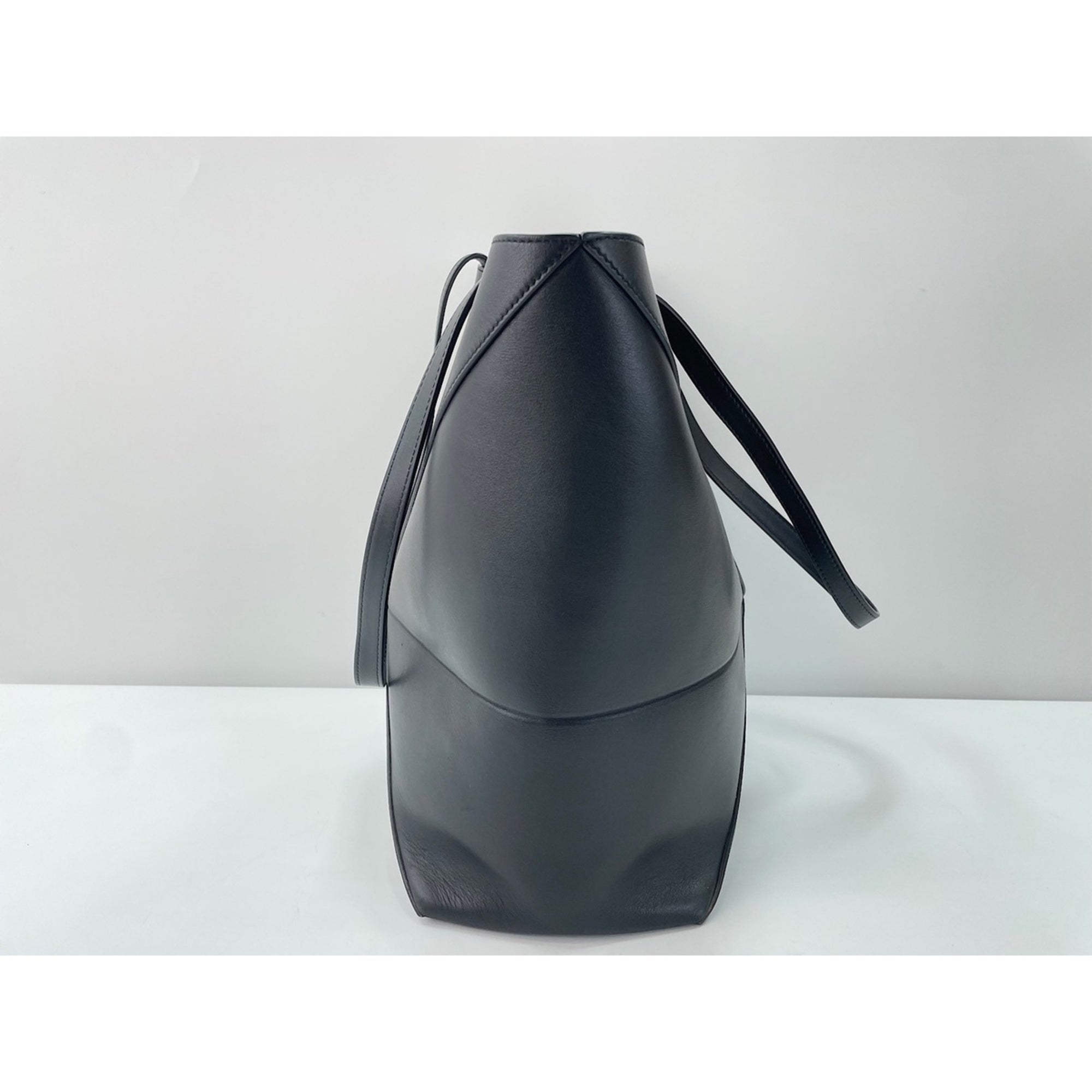 Loewe Black Tote Bag (Pre-Owned)