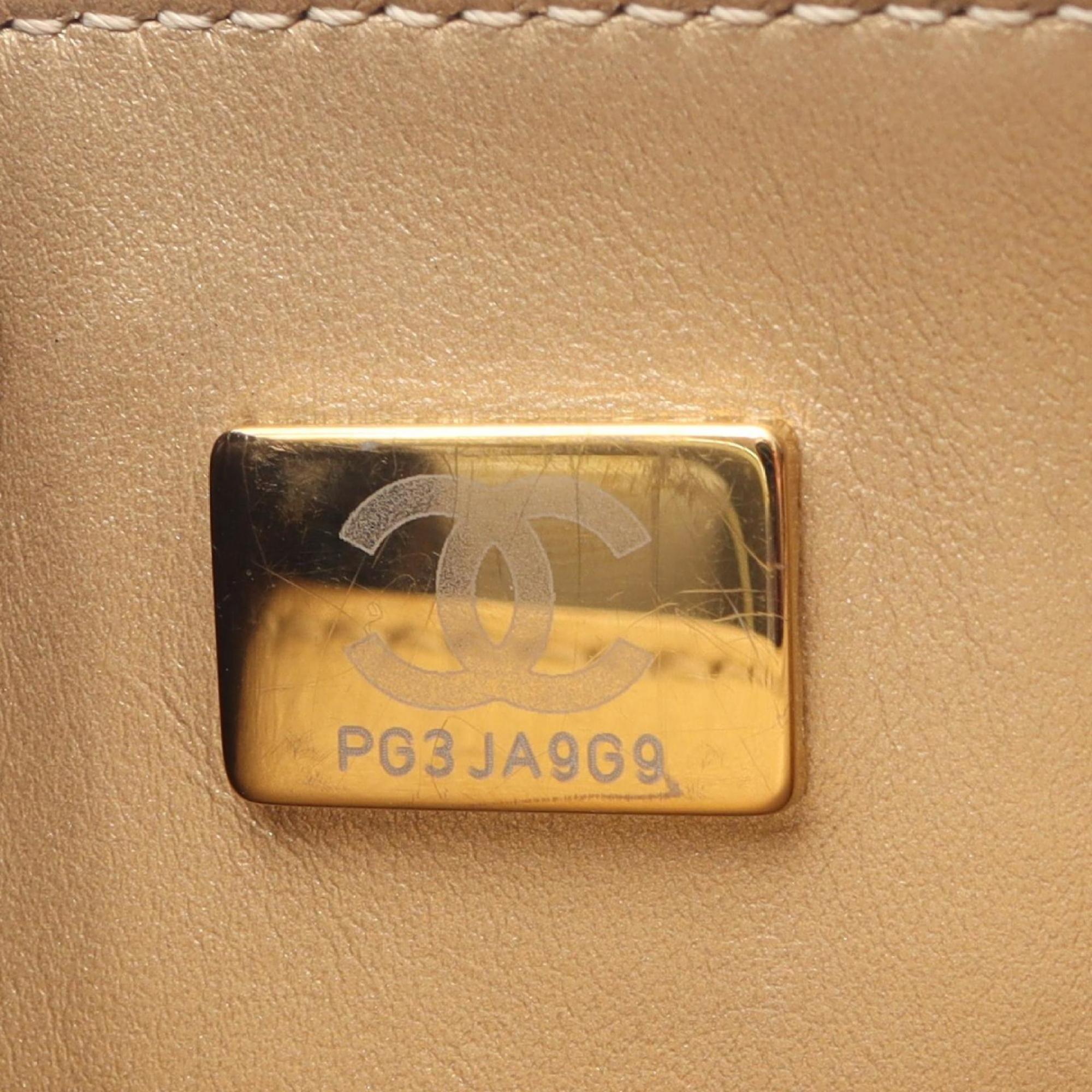 Chanel Black Leather Shoulder Bag (Pre-Owned)