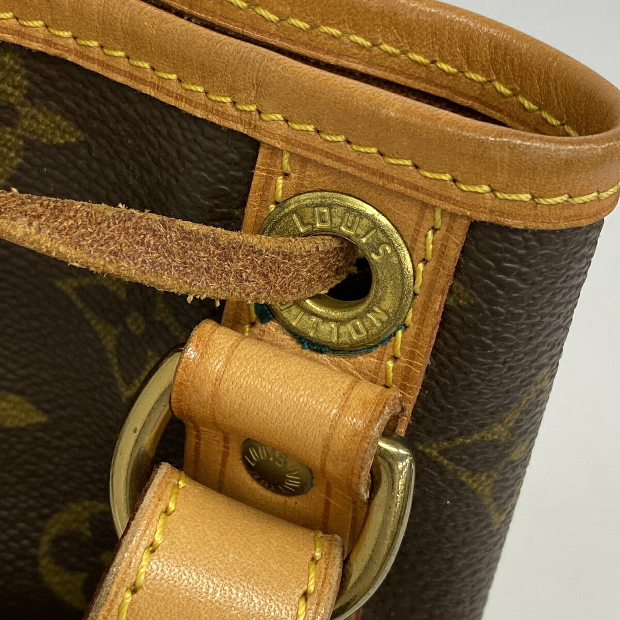 Louis Vuitton Brown Shoulder Bag (Pre-Owned)