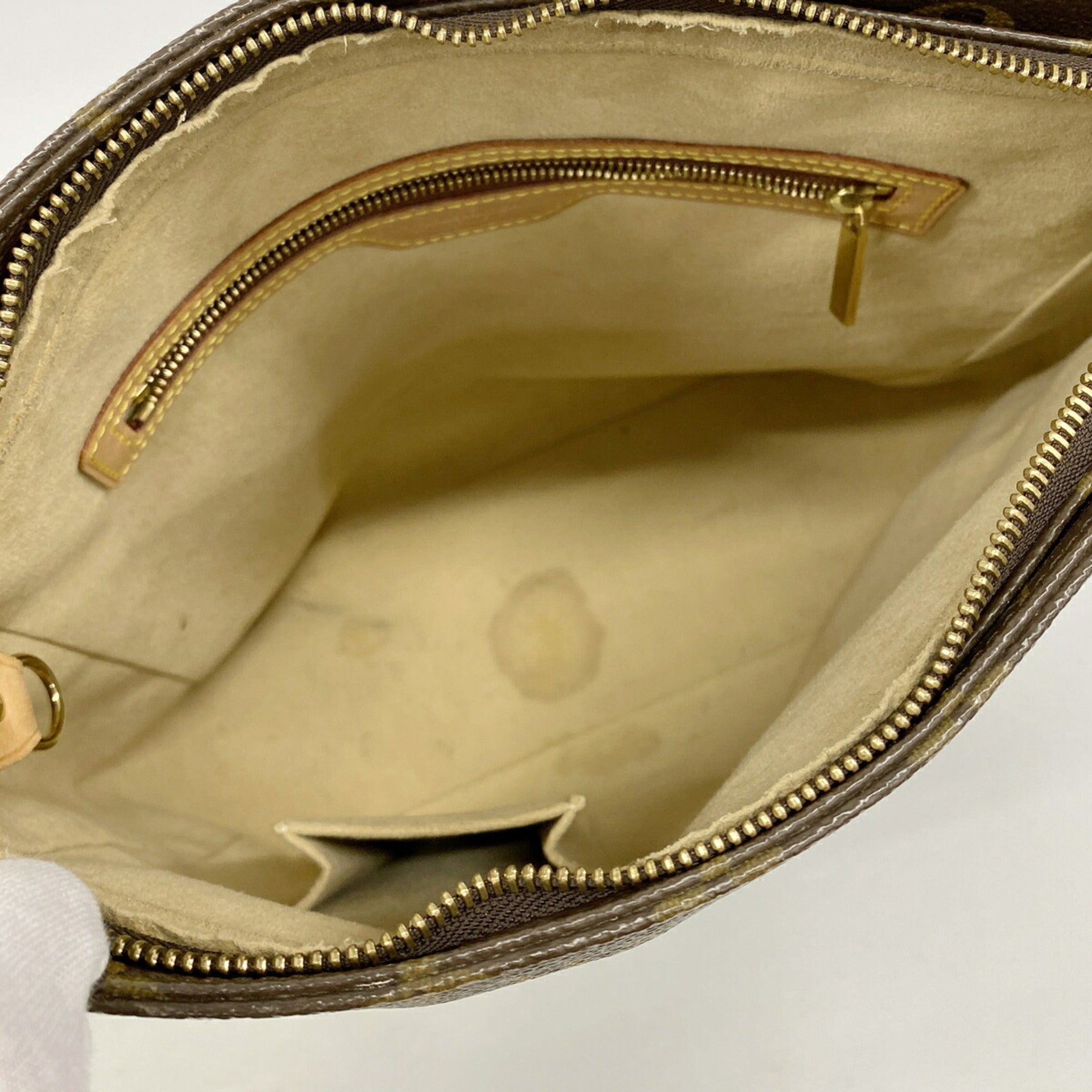 Louis Vuitton Brown Shoulder Bag (Pre-Owned)
