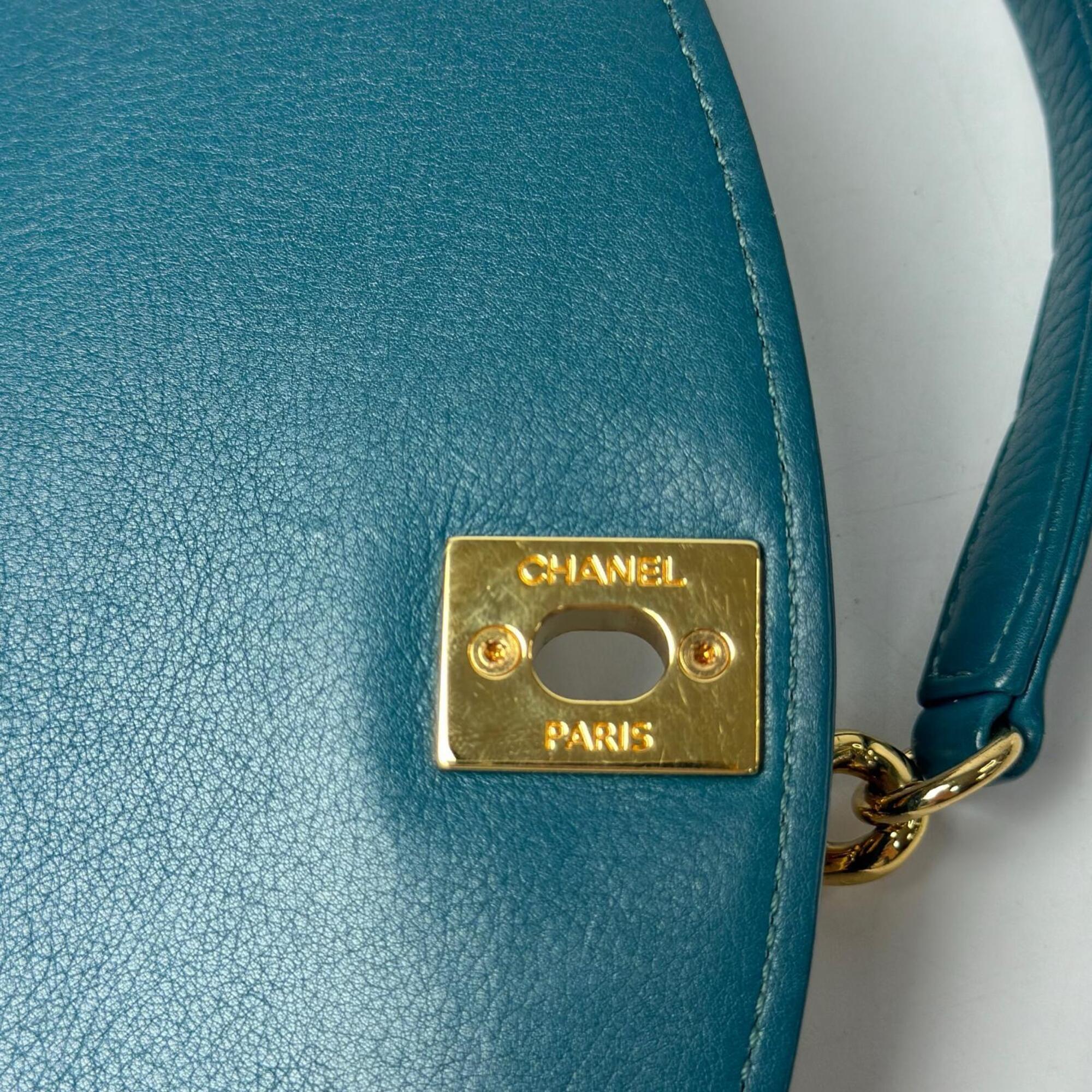 Chanel Green Leather Shoulder Bag (Pre-Owned)