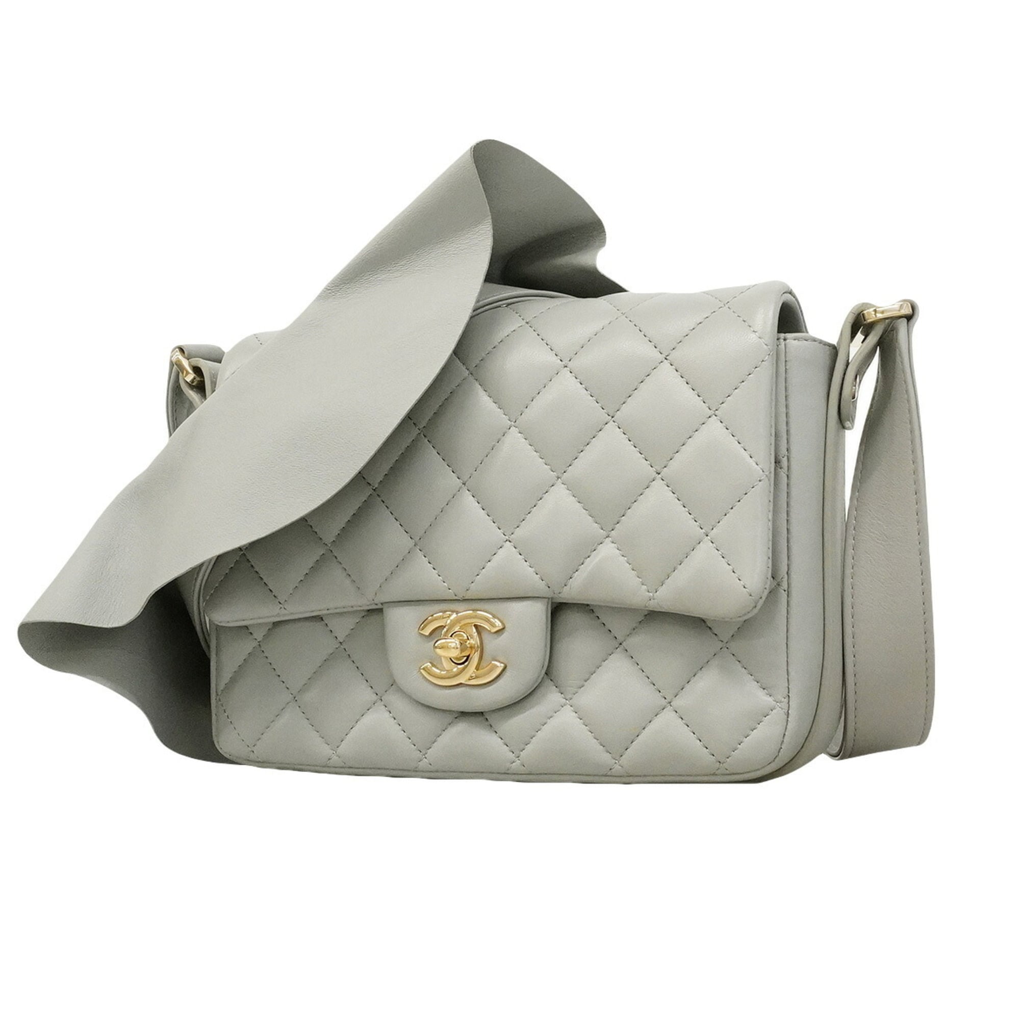 Chanel Gray Leather Shoulder Bag (Pre-Owned)
