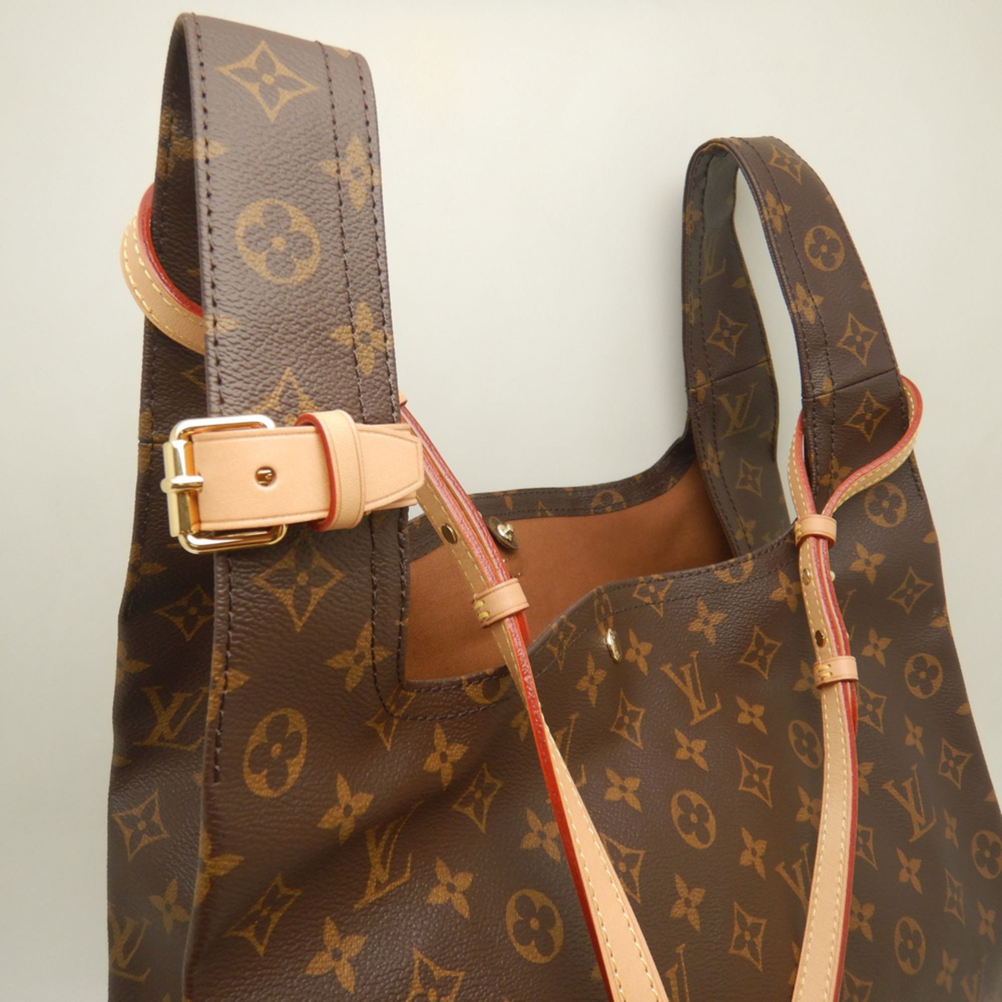 Louis Vuitton Brown Monogram Pouch Shoulder Bag (Pre-Owned)