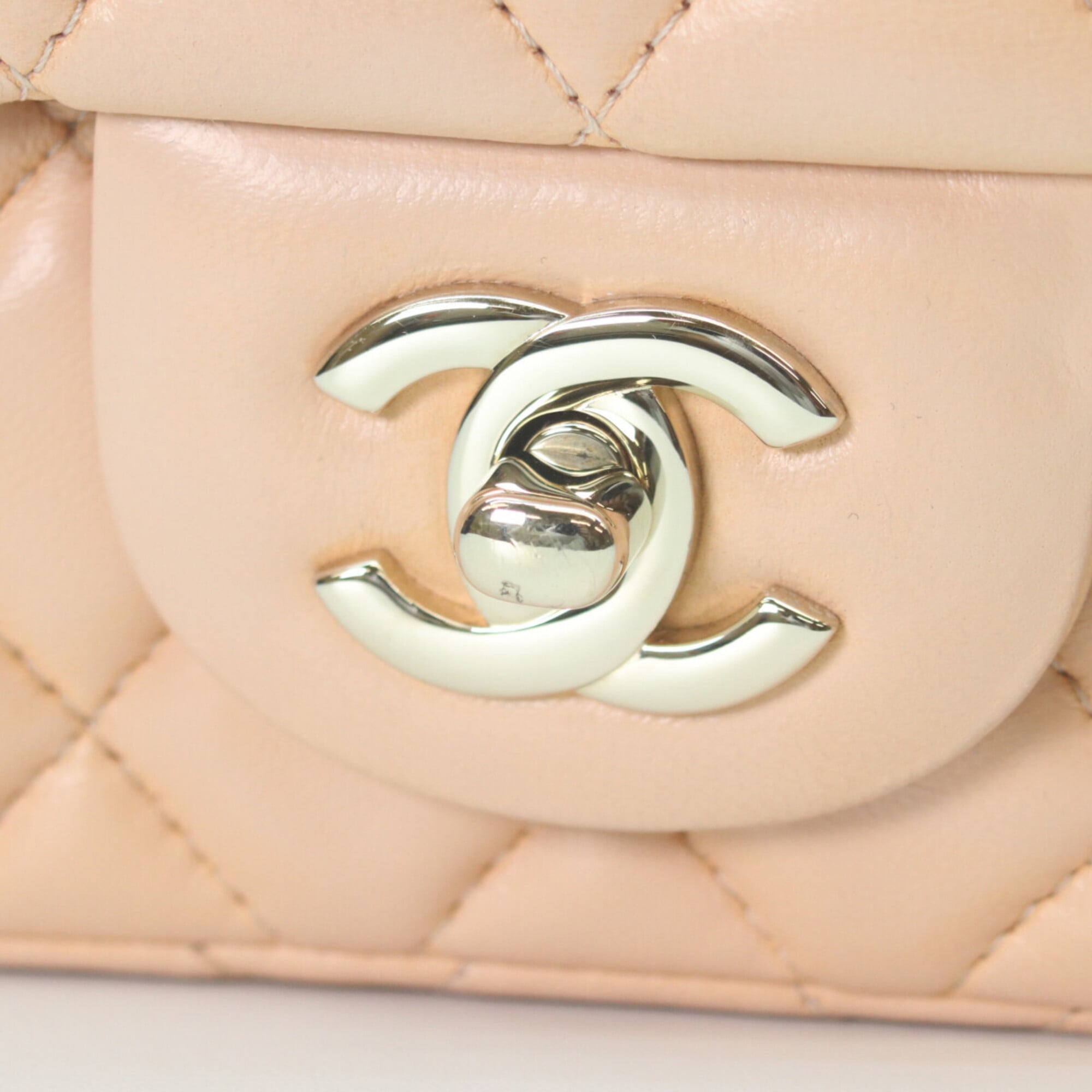 Chanel Beige Leather Shoulder Bag (Pre-Owned)