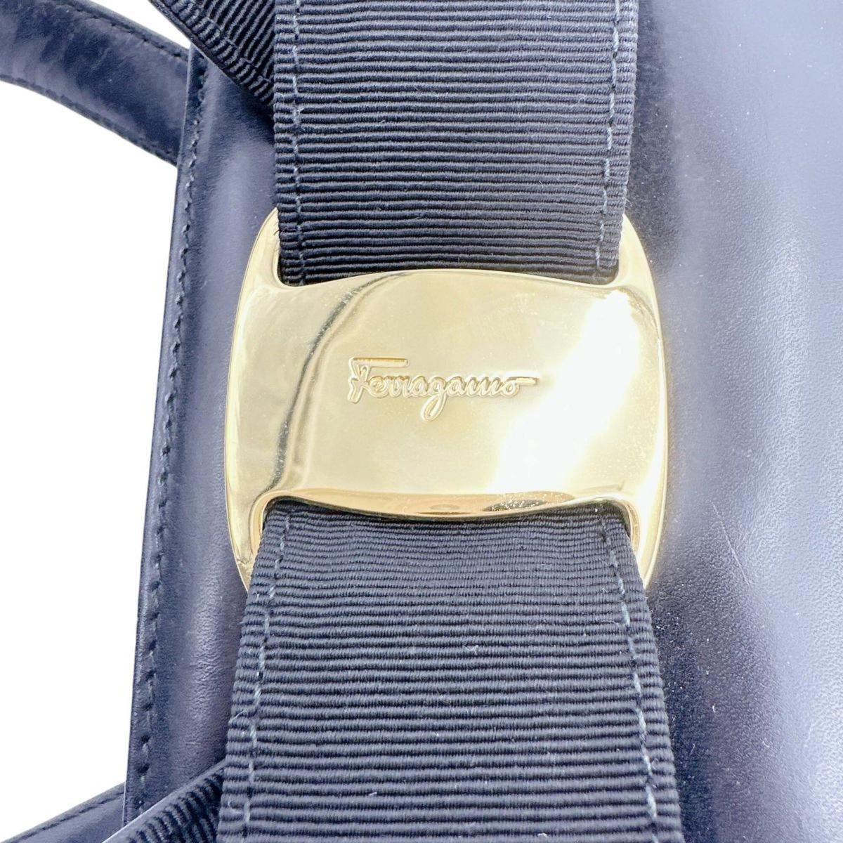 Salvatore Ferragamo Black Leather Handbag (Pre-Owned)