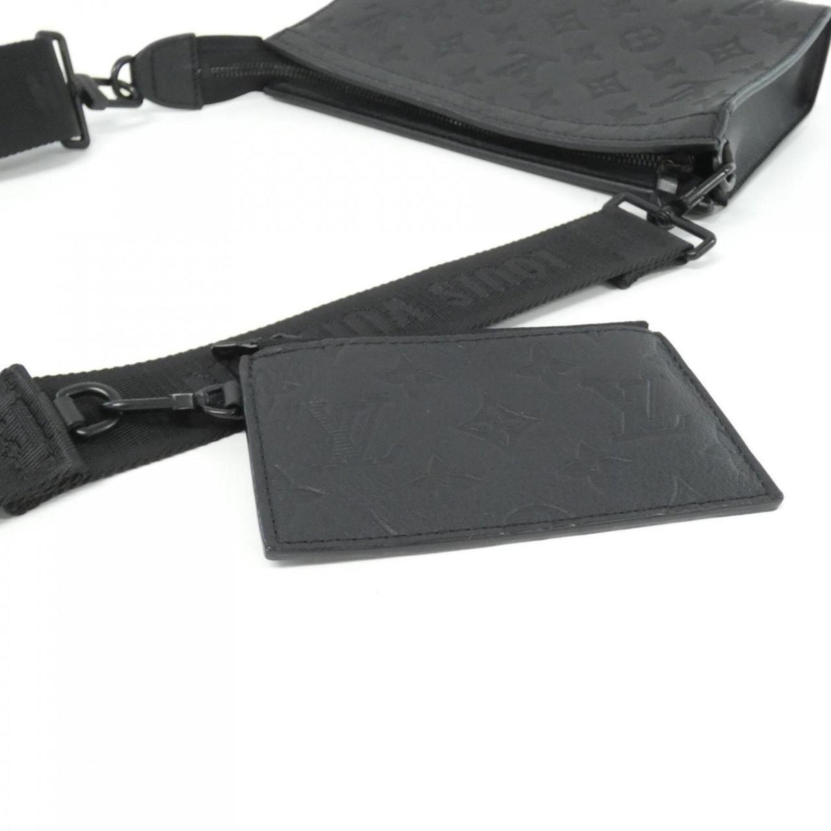 Louis Vuitton Black Leather Pouch Shoulder Bag (Pre-Owned)
