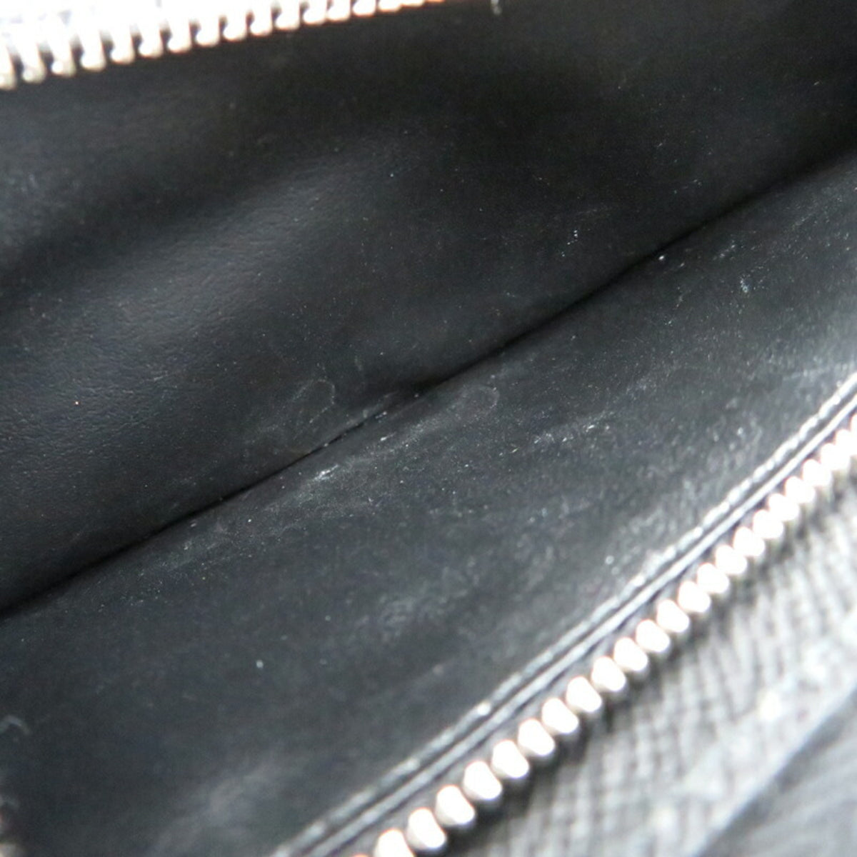 Louis Vuitton Black Taiga Leather Wallet (Bi-Fold) (Pre-Owned)