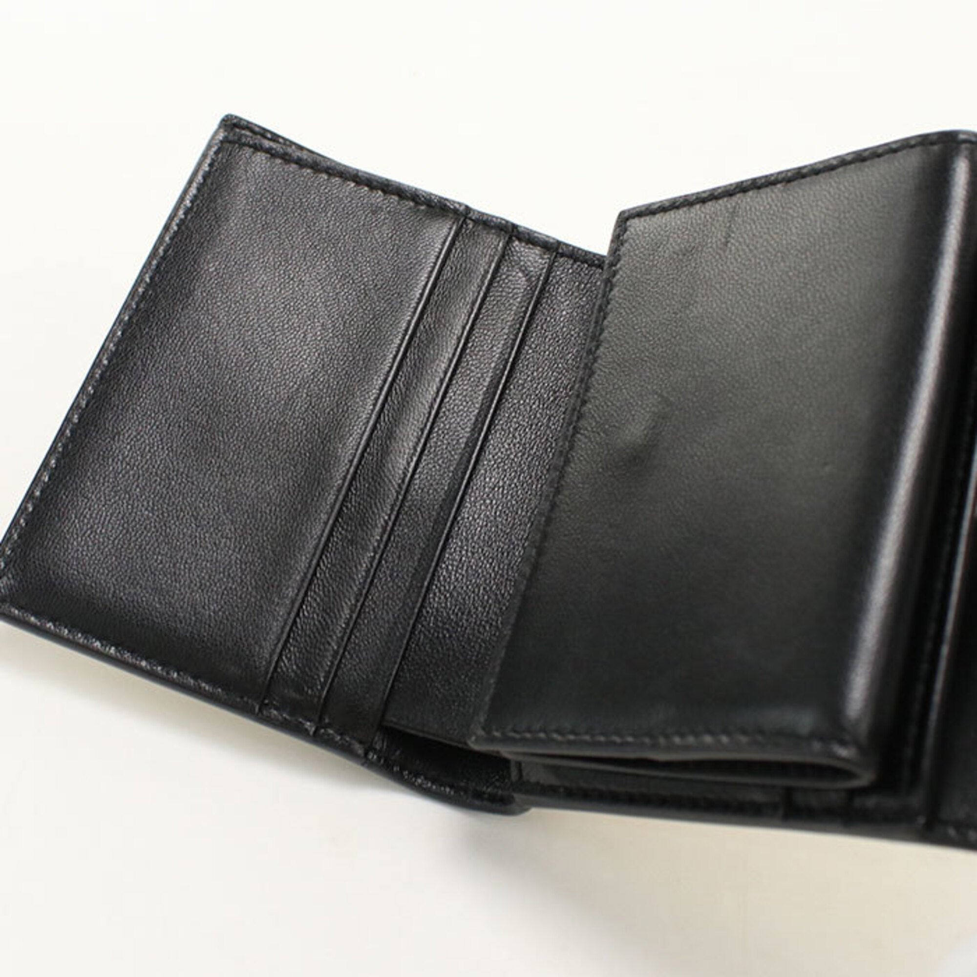 Saint Laurent Beige Leather Wallet (Tri-Fold) (Pre-Owned)