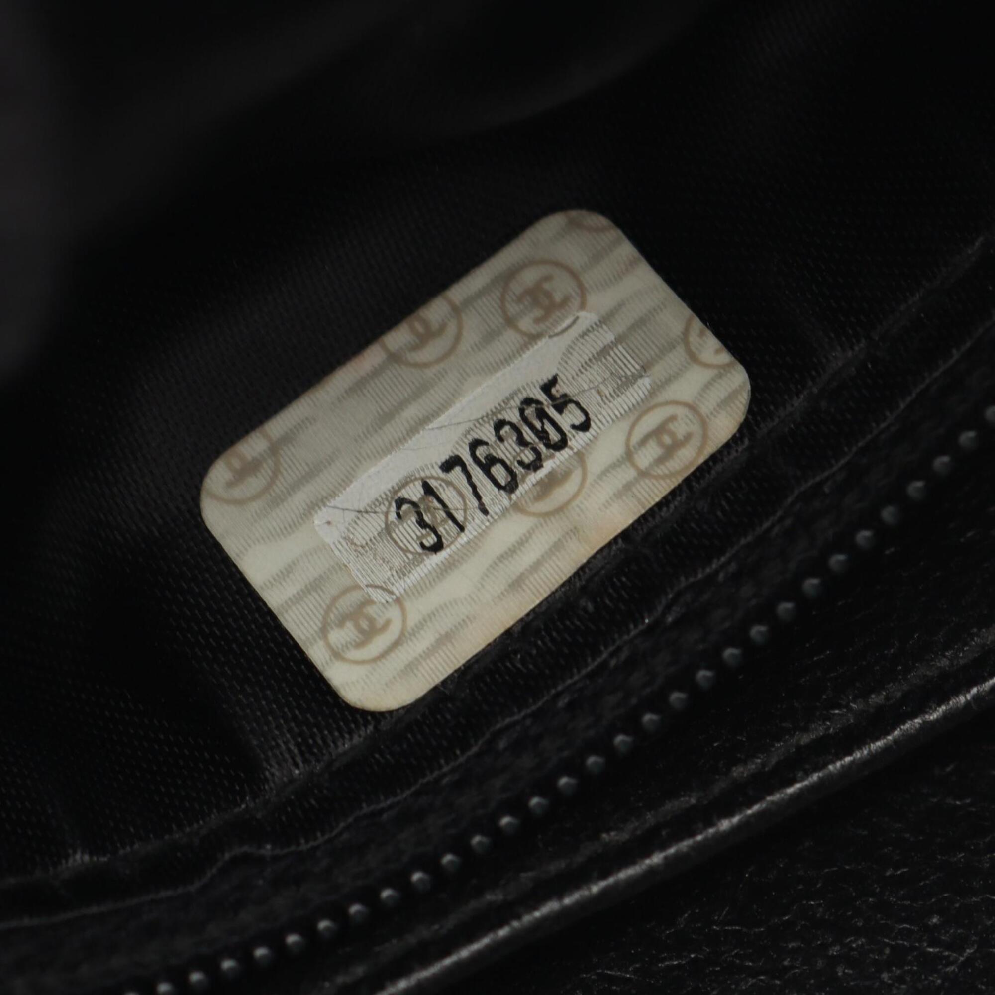 Chanel Black Leather Handbag Shoulder Bag (Pre-Owned)