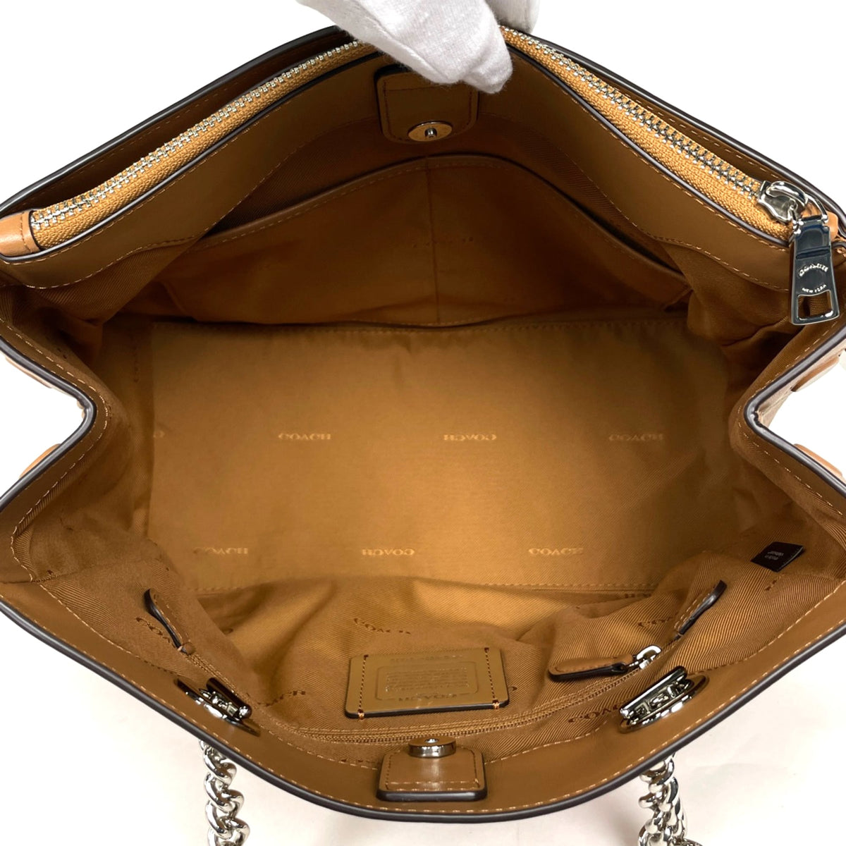 Coach Brown Leather Shoulder Bag (Pre-Owned)