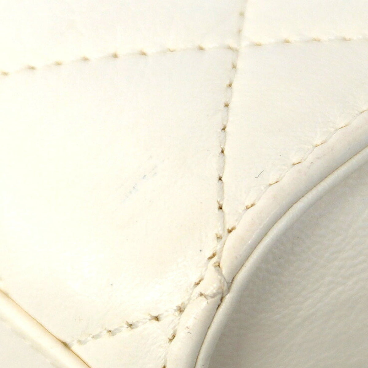 Chanel White Handbag (Pre-Owned)
