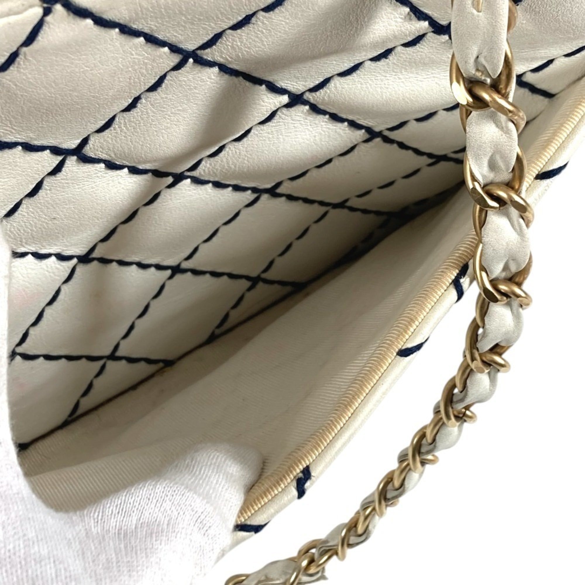 Chanel Navy White Leather Shoulder Bag Tote Bag (Pre-Owned)