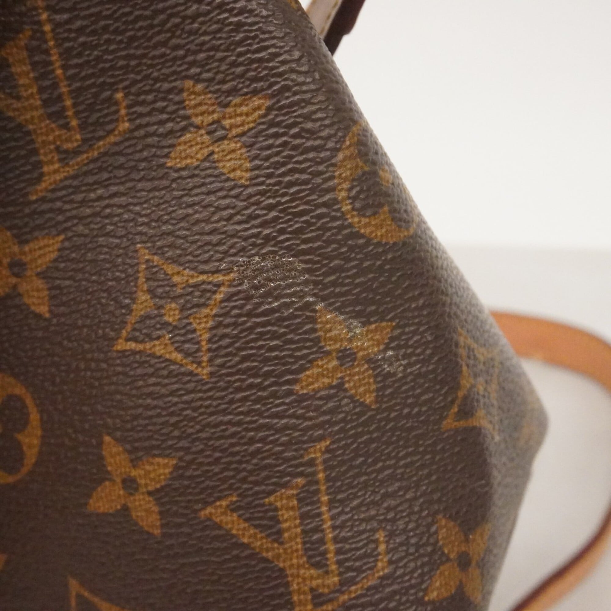 Louis Vuitton Rose Ballerine Handbag (Pre-Owned)