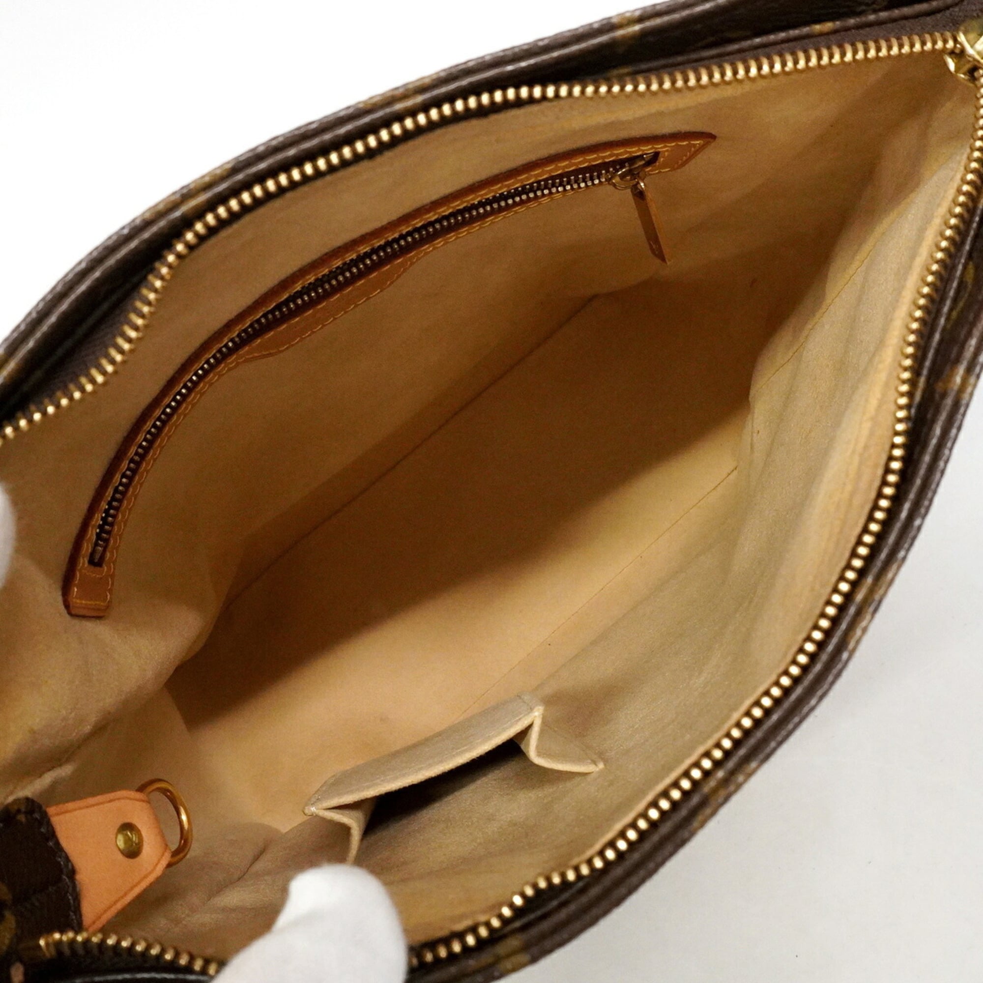 Louis Vuitton Brown Shoulder Bag (Pre-Owned)