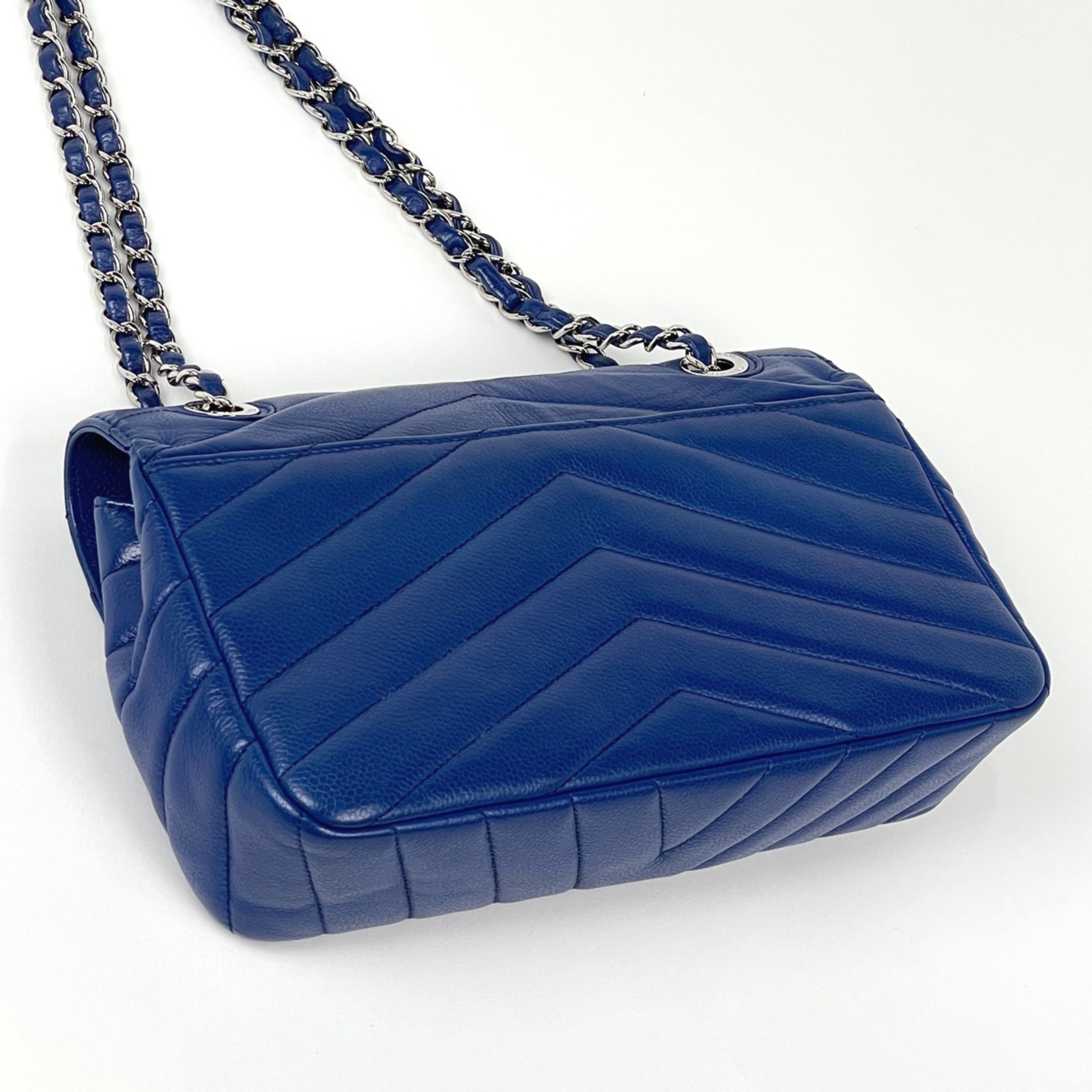 Chanel Blue Grained Calfskin Shoulder Bag (Pre-Owned)