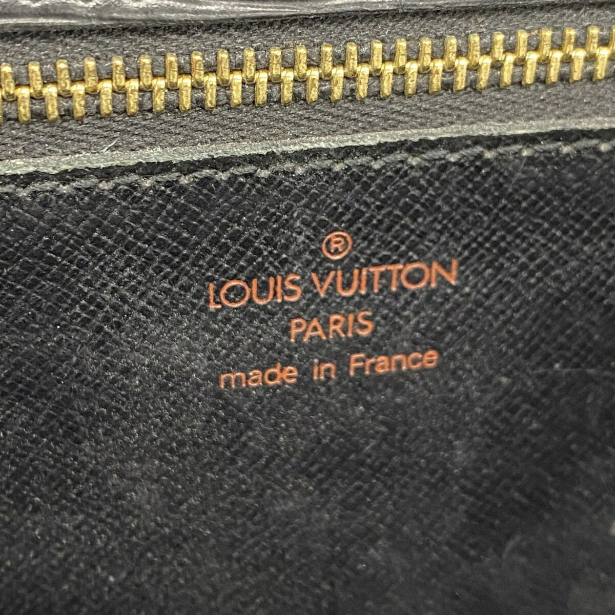 Louis Vuitton Noir Clutch Bag (Pre-Owned)