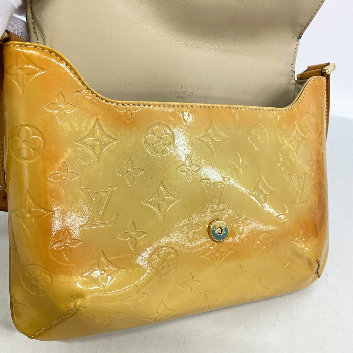 Louis Vuitton Beige Shoulder Bag (Pre-Owned)