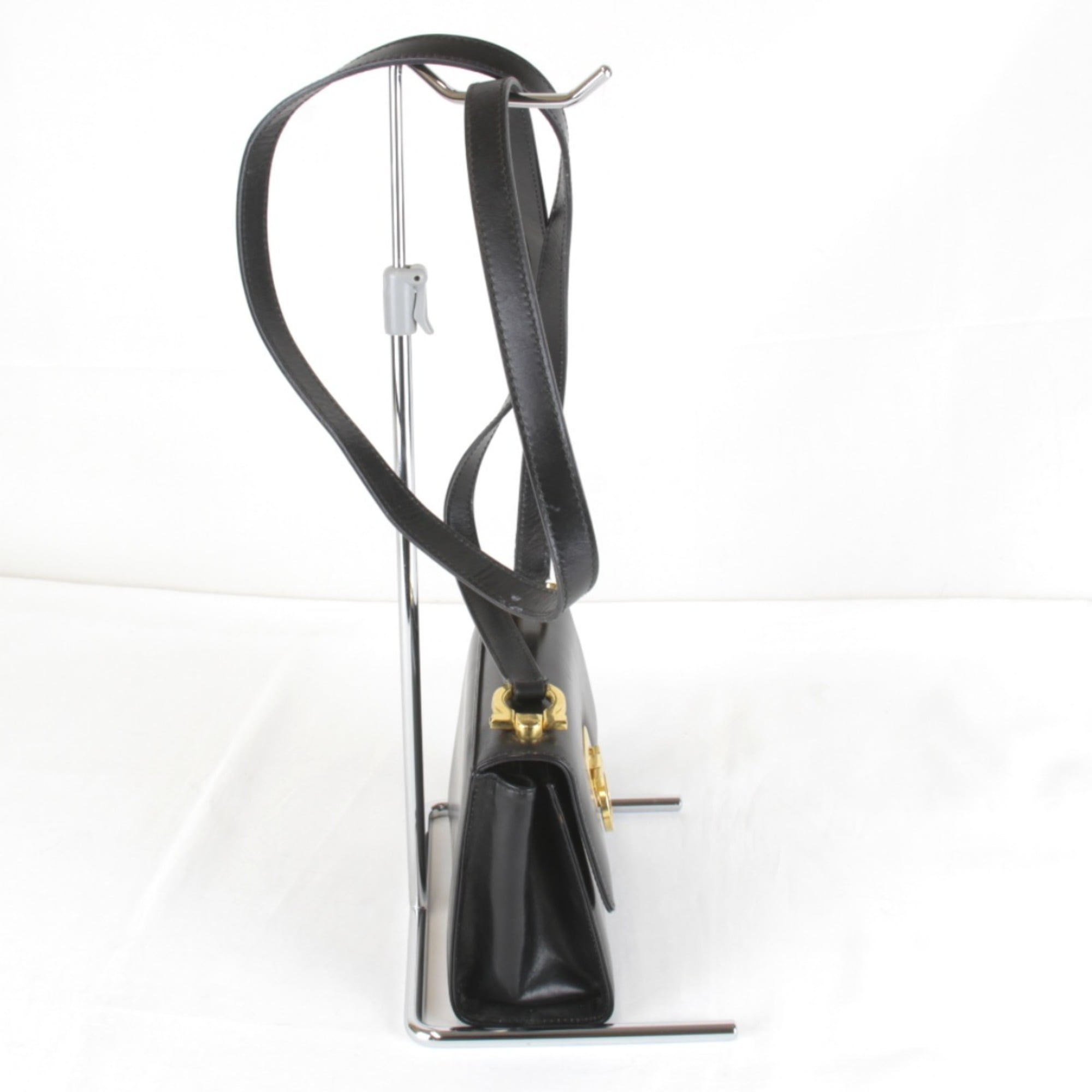 Salvatore Ferragamo Black Leather Shoulder Bag (Pre-Owned)