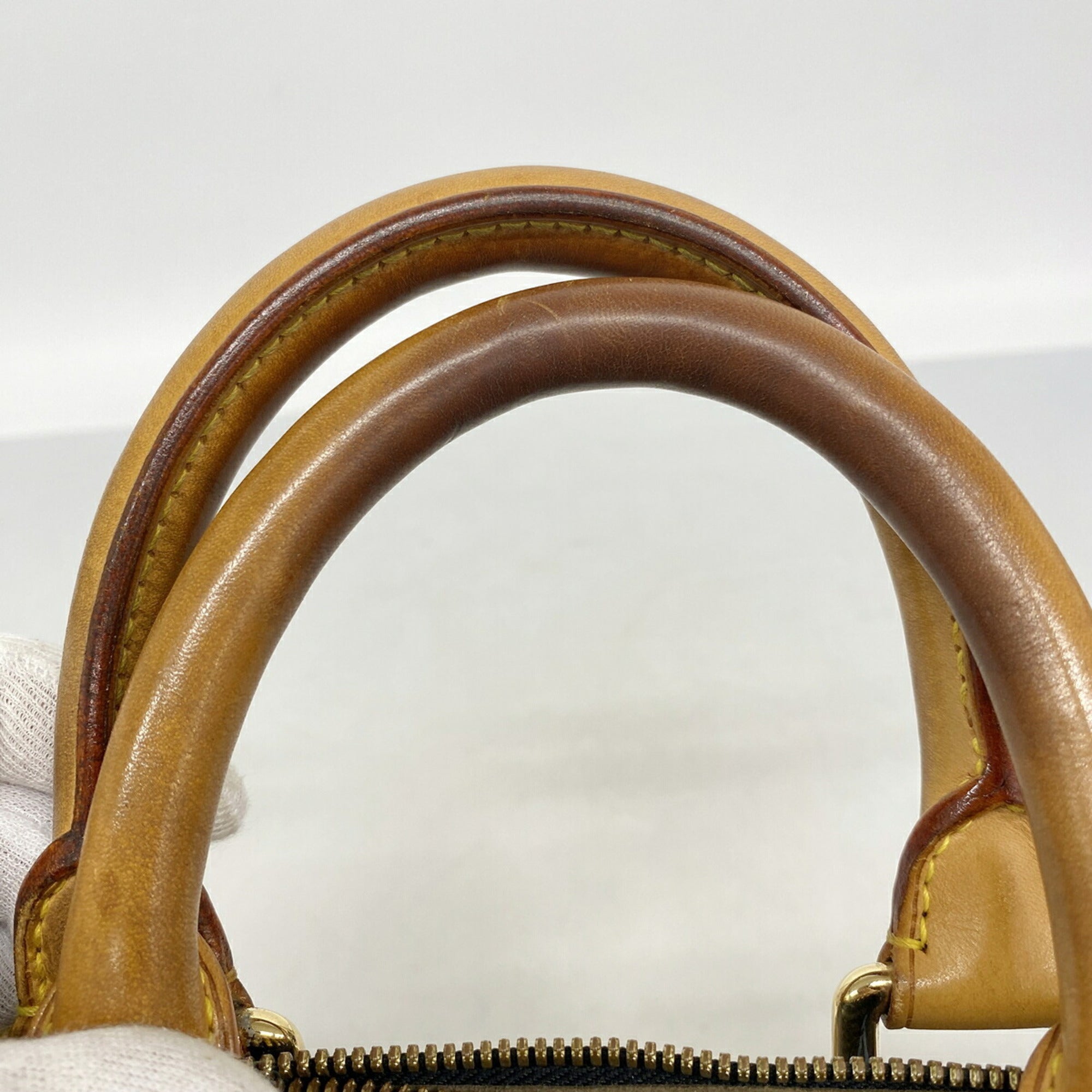Louis Vuitton Noir Handbag (Pre-Owned)